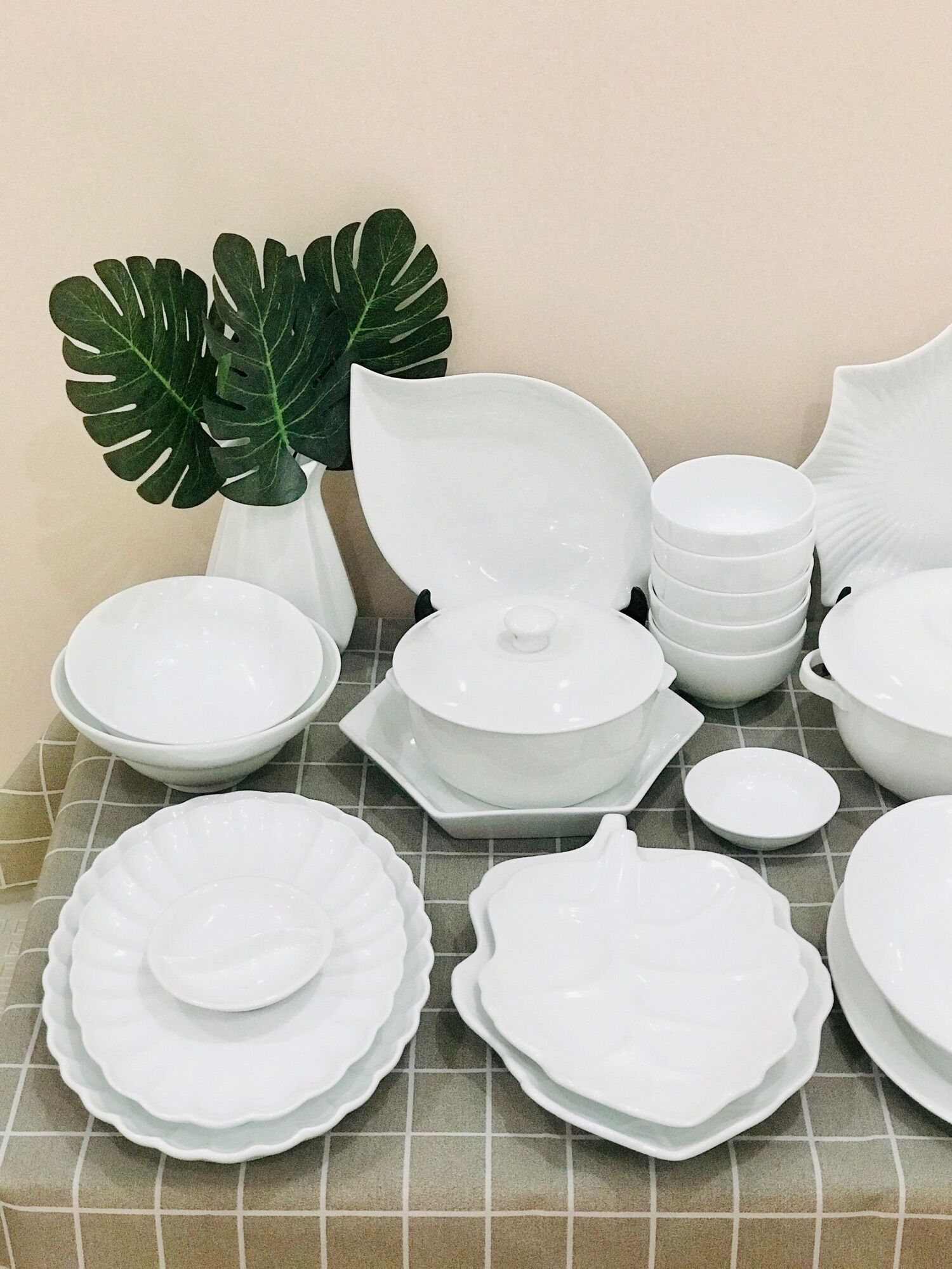 Bộ bát đĩa men trắng ngọc. Gốm sứ Bát Tràng.