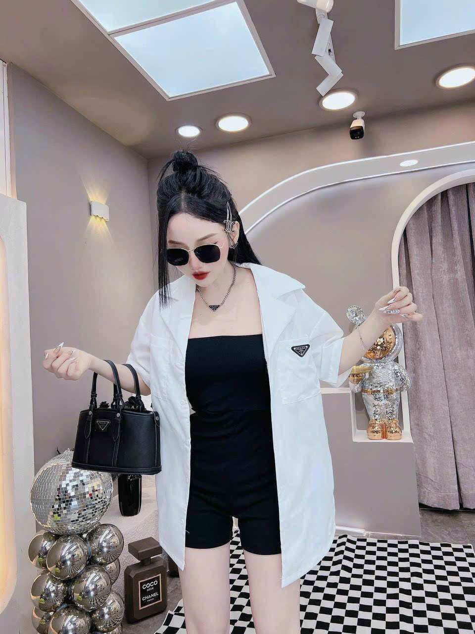 Set jumpsuit đùi 2 dây kèm áo sơmi logo khoác ngoài ảnh thật