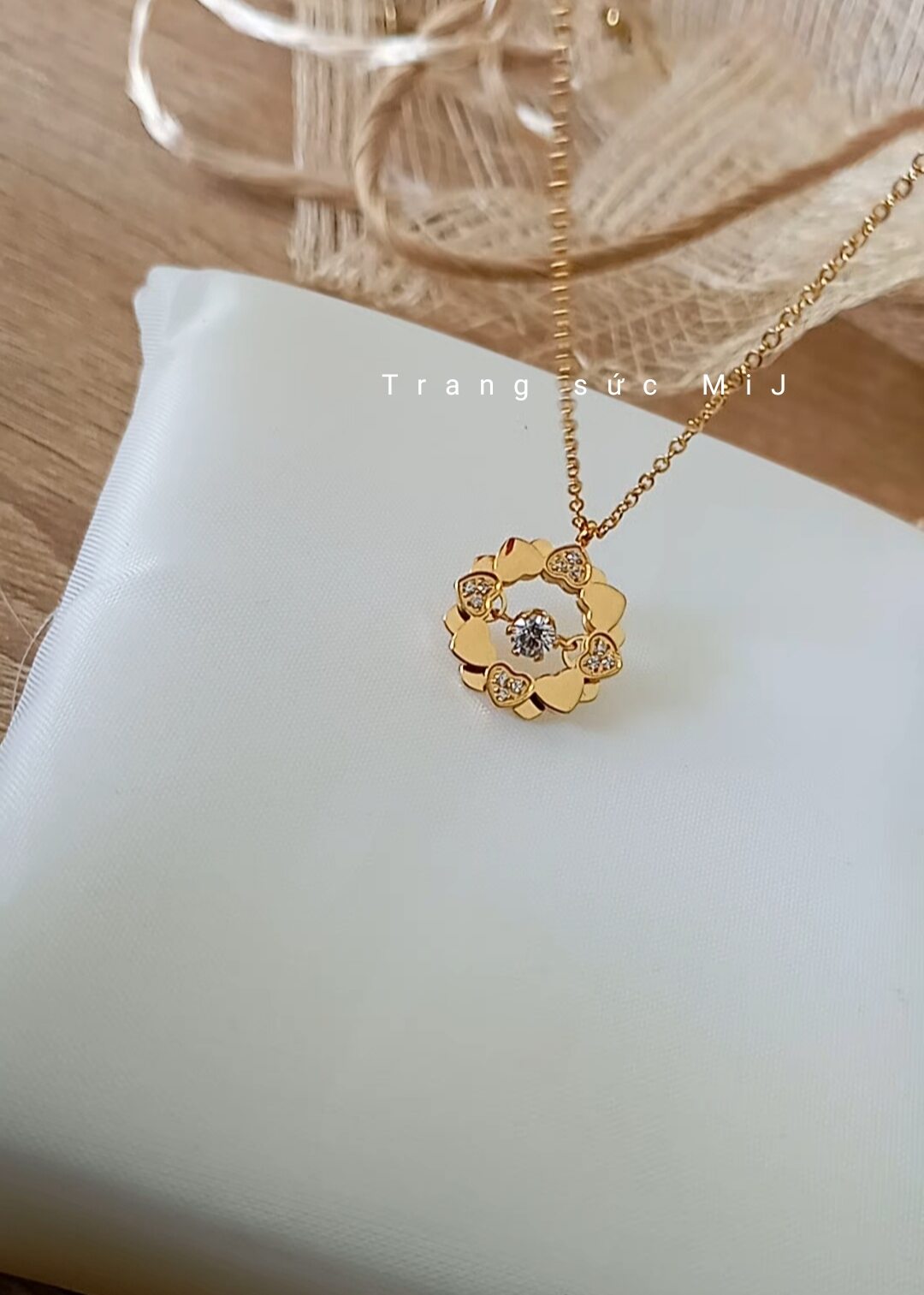Elegant and Luxury Titan Flower Pendant Necklace
