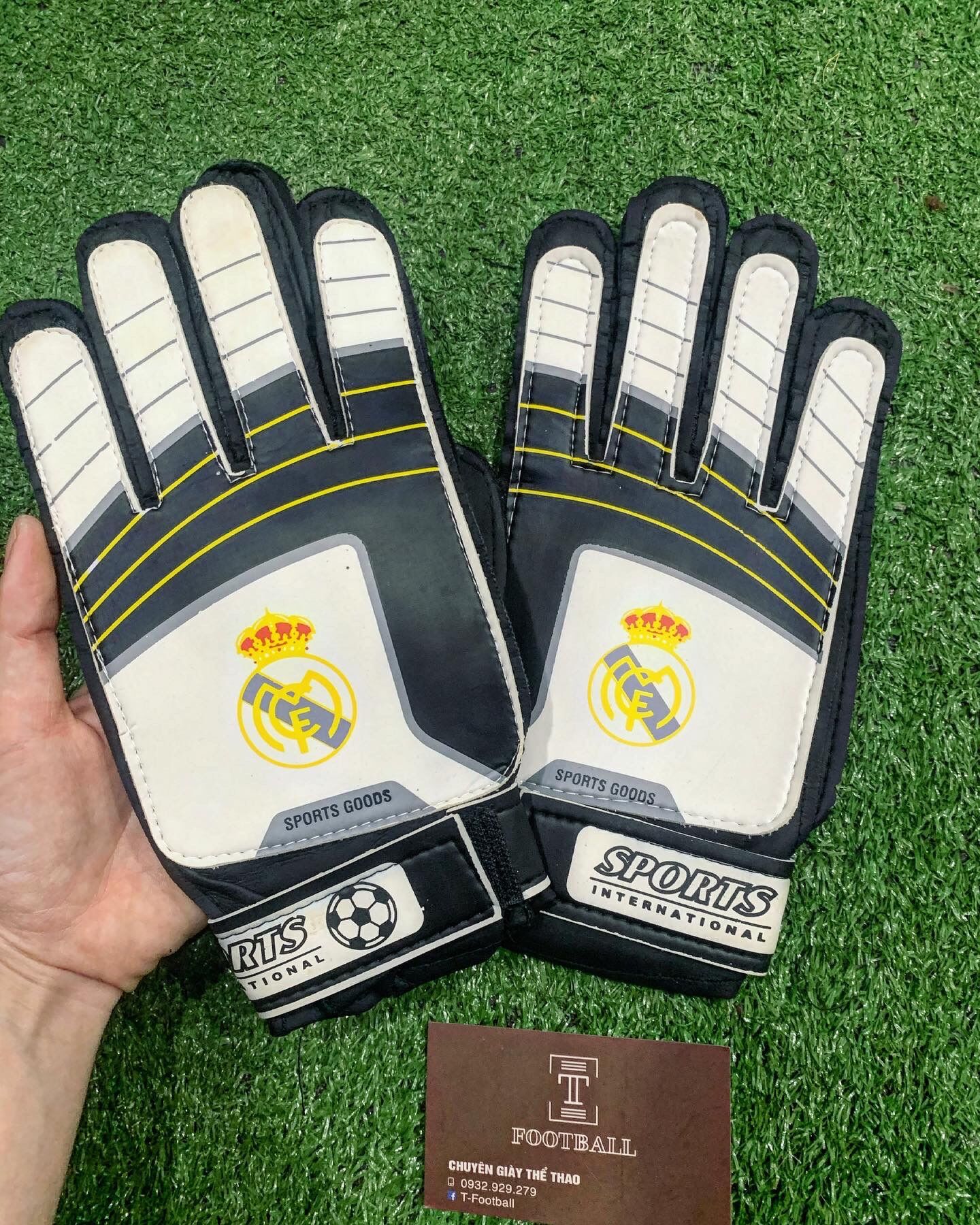 Găng Tay Thủ Môn Bóng Đá ( Găng tay CLB Real Madrid , MU , Barca , ..)