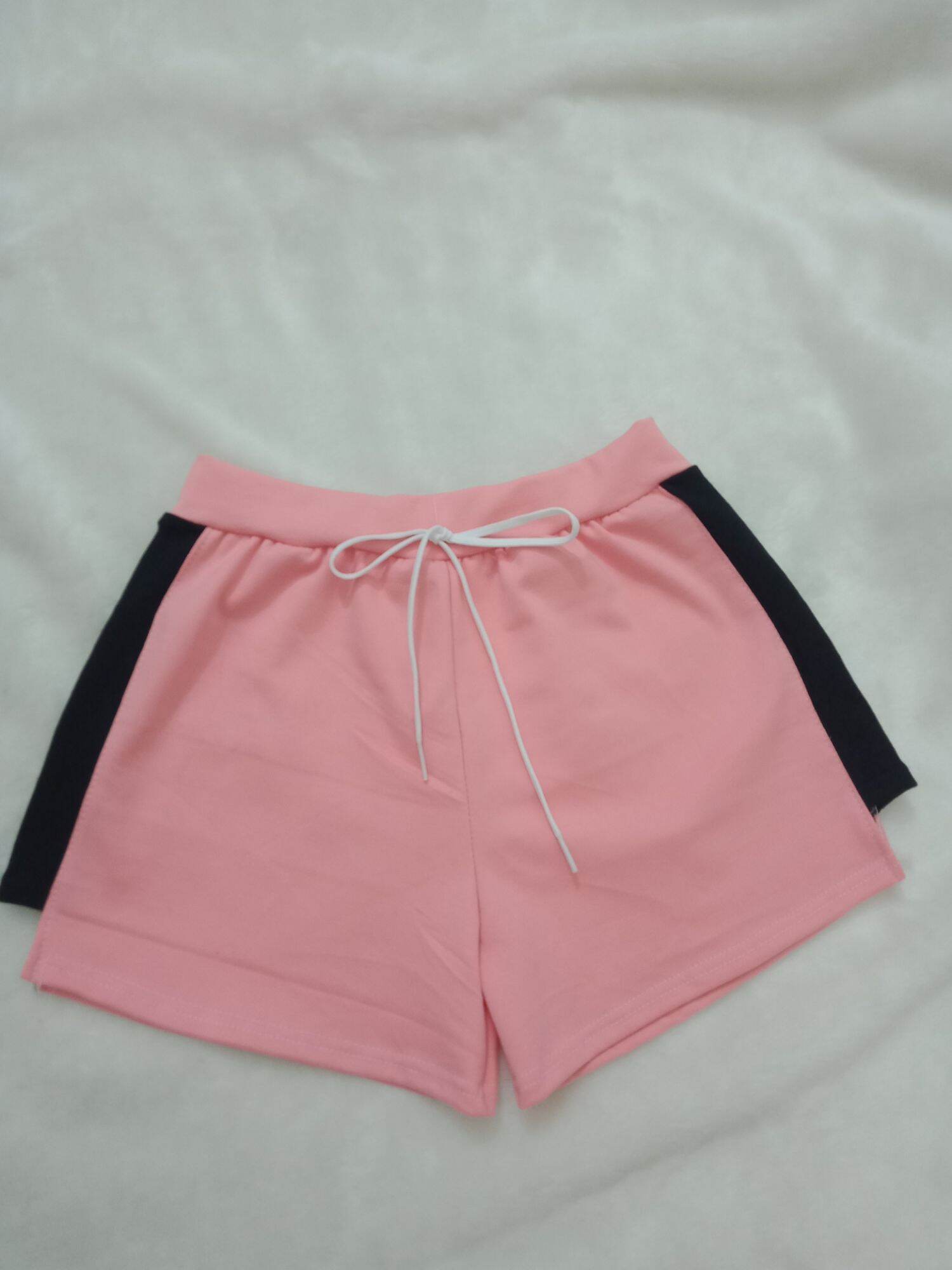 Quần short nữ phối sọc sườn thể thao