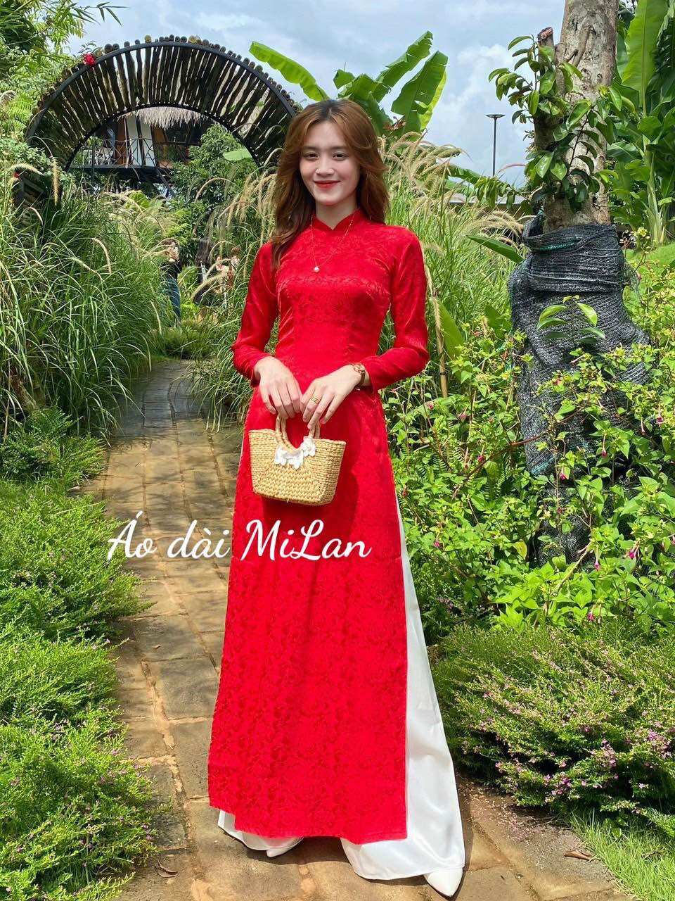 Áo dài truyền thống gấm đỏ may sẵn cổ cao tay dài kèm quần