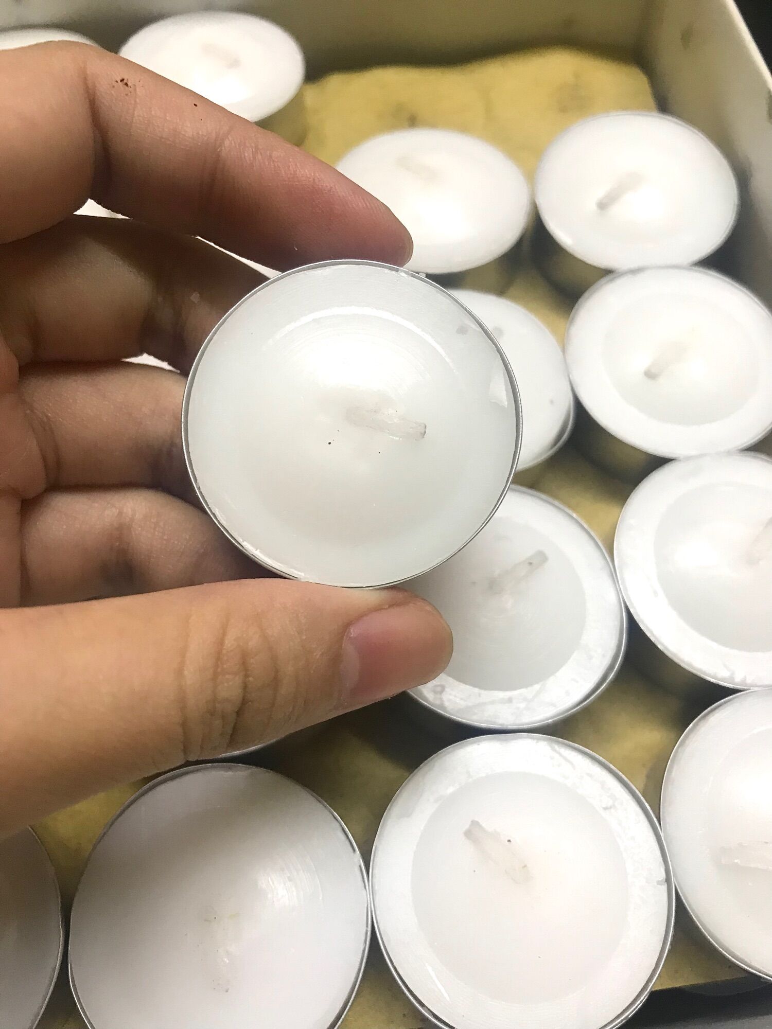 Nến tealight trắng cháy 3-4h