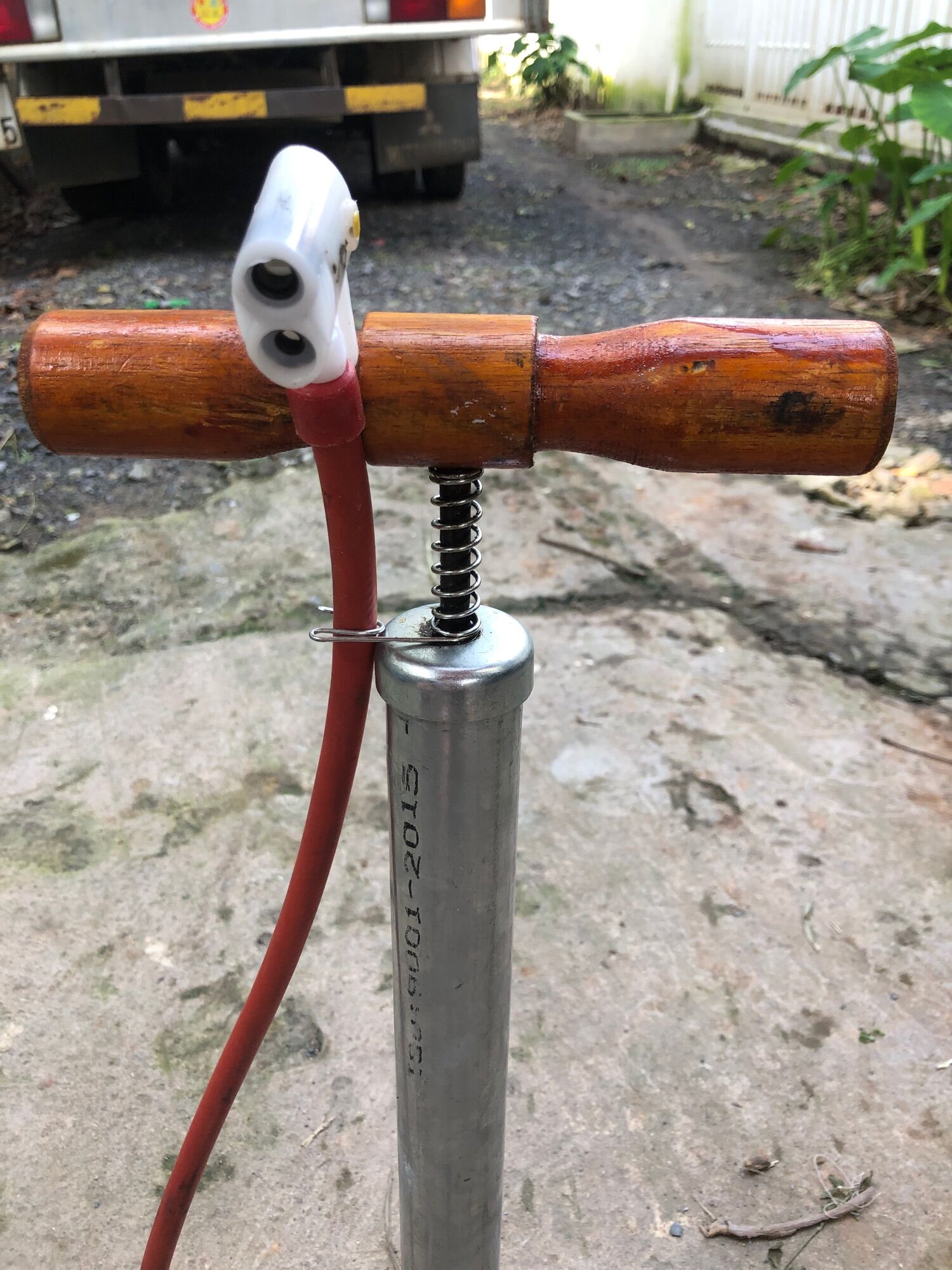 Ống bơm xe đạp xe máy _ Bơm quốc phòng bền đẹn