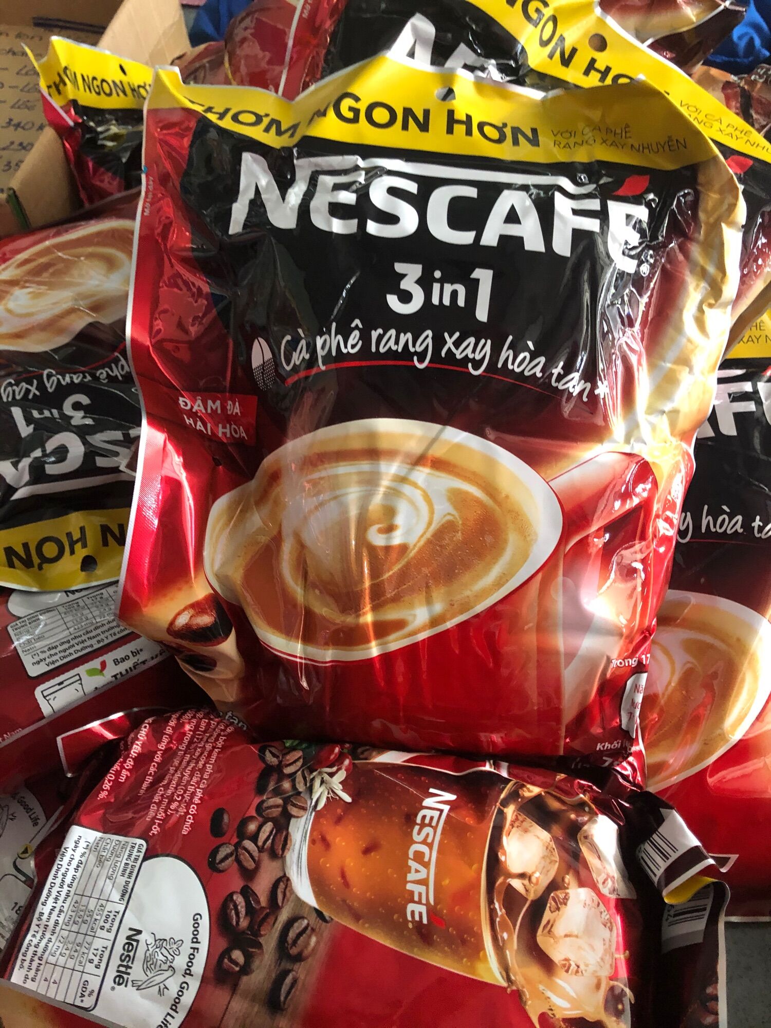 Cà phê rang xay hòa tan Nescafé 3in1 đậm đà hài hòa (Bịch 46 gói x 17g)+ 1 Bình nước Block and Block