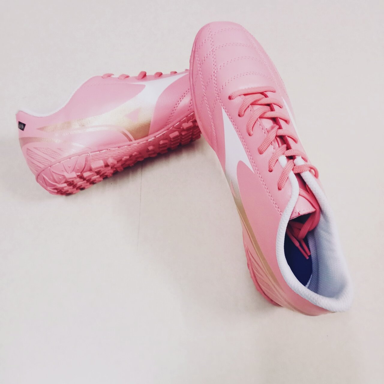 Giày đá bóng Mizuno Việt đã khâu đế Hồng