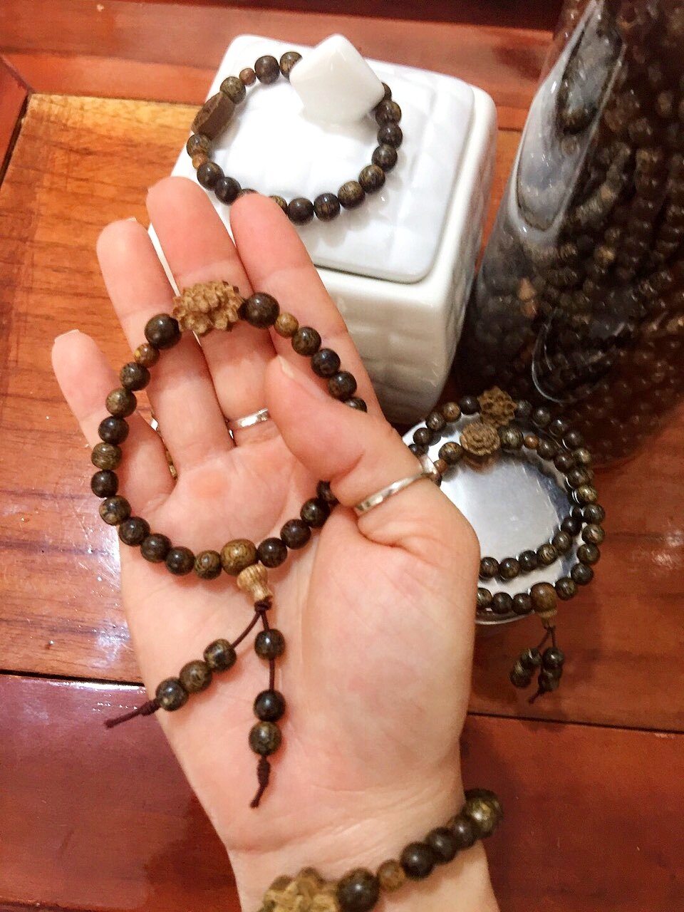 vòng tay trầm hương tóc mix charm hoa sen