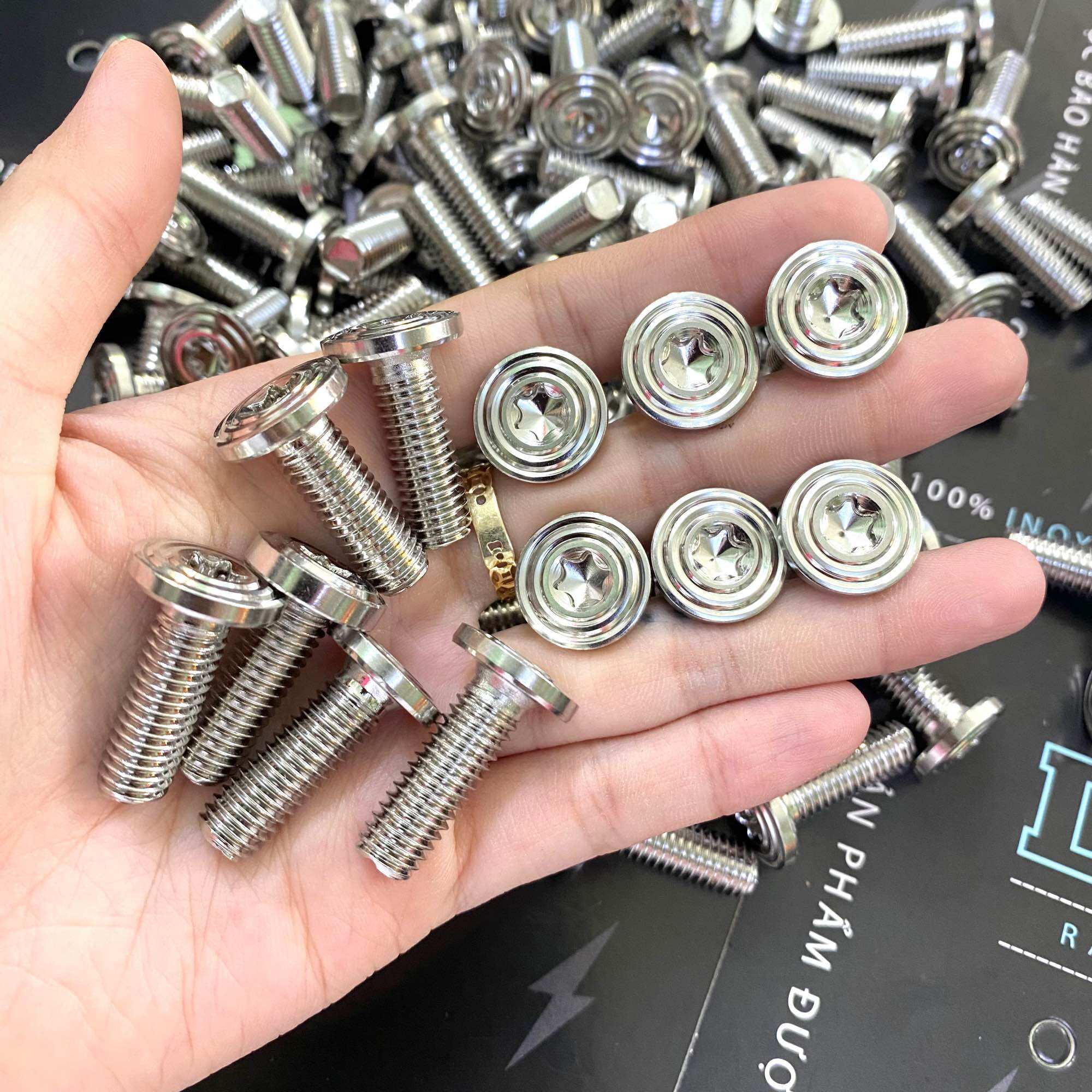 Ốc đĩa 8li mẫu Thái inox 304 bắt đĩa tất cả các dòng xe