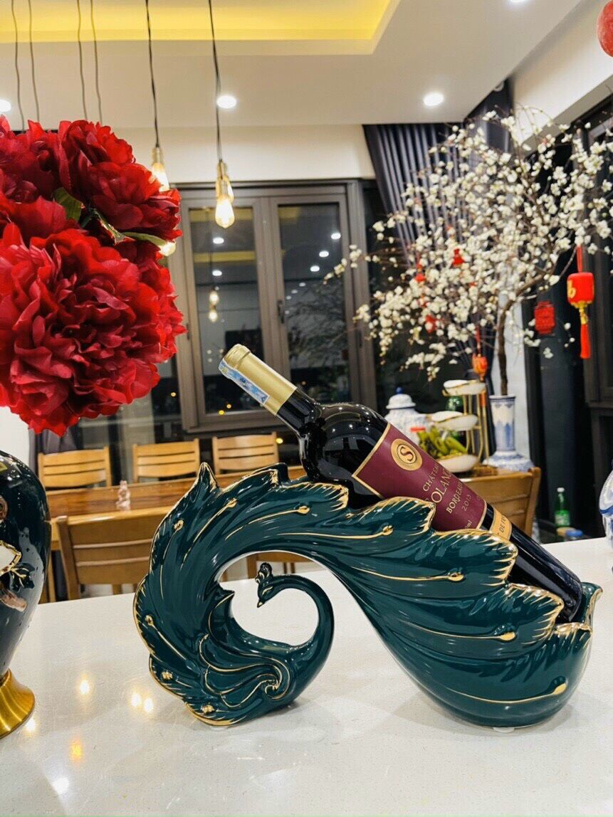 Kệ rượu đế công đỡ rượu hoạ tiết mạ vàng
