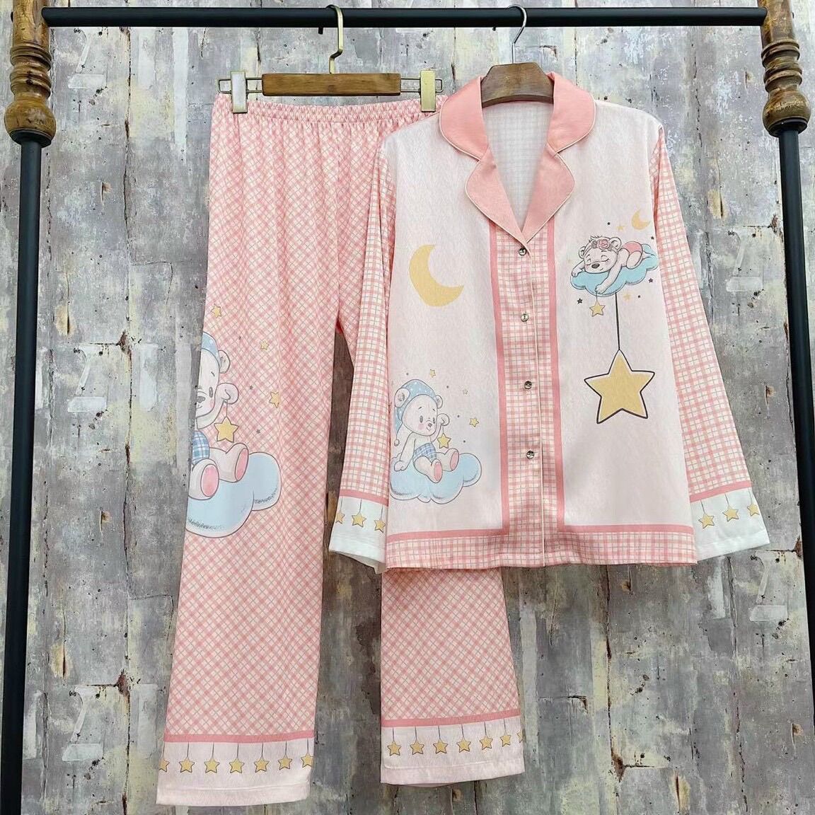 Bộ ngủ mặc nhà pijama lụa xước Quảng Châu cao cấp tay dài gấu đội mũ