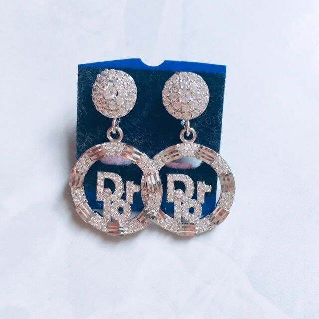 Bông tai Dior sành điệu