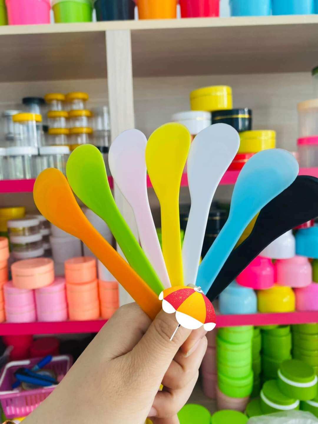 Lẻ 1 cây muỗng nhựa lấy kem,trộn mặt nạ,múc kem
