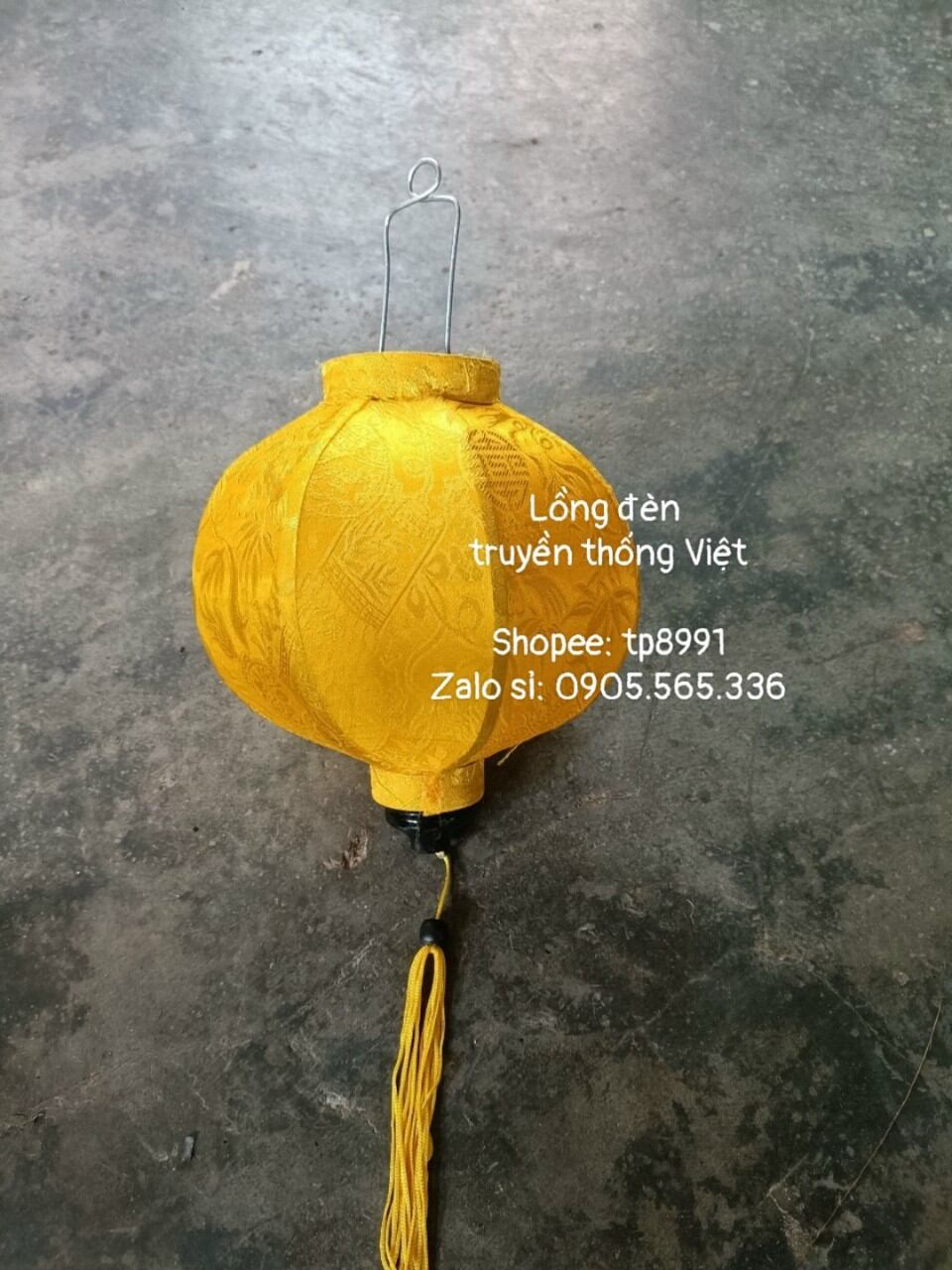 Lồng đèn vải gấm lụa Hội An treo được ngoài trời
