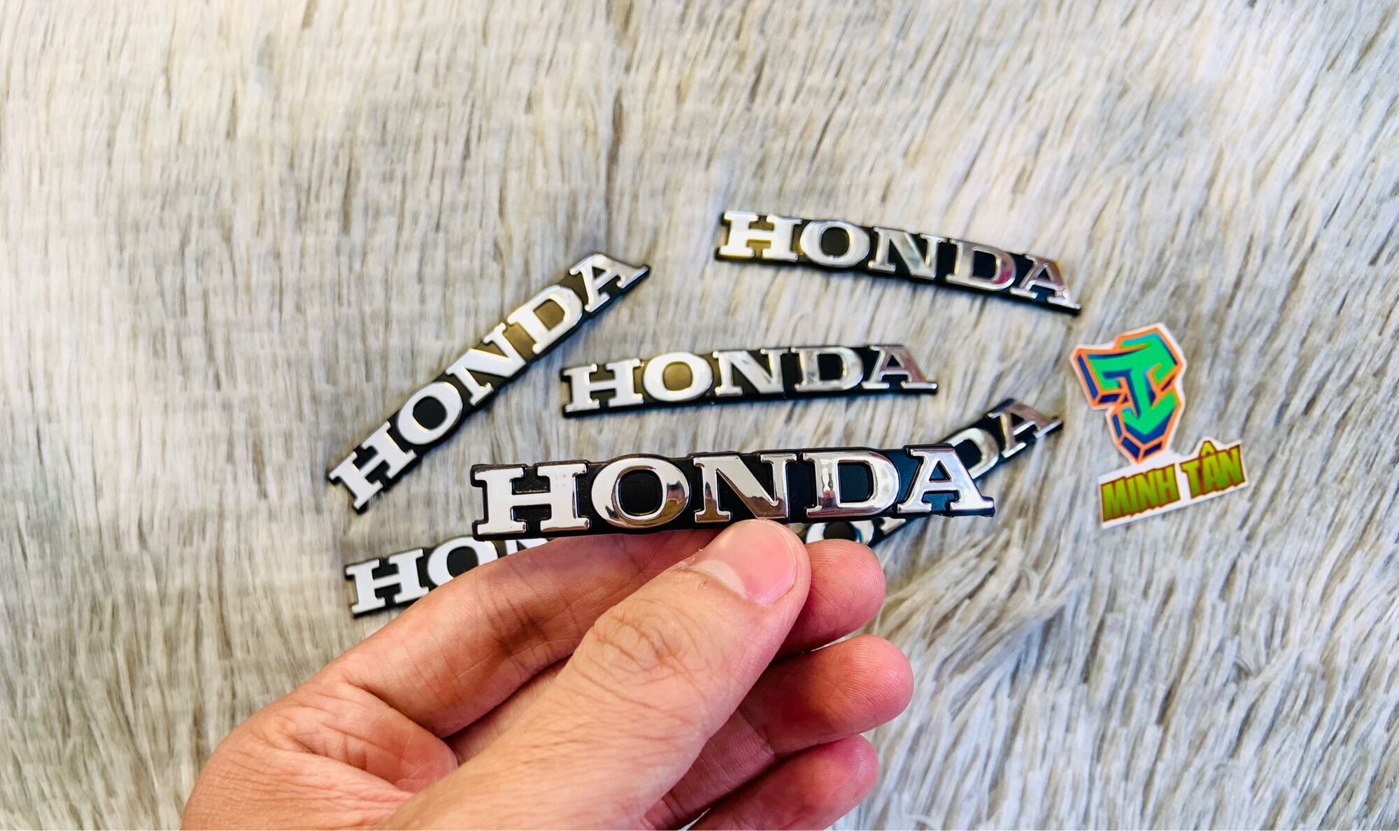 Tem chữ honda cong nổi, dán mặt nạ Lead. Sh, Vario. AB