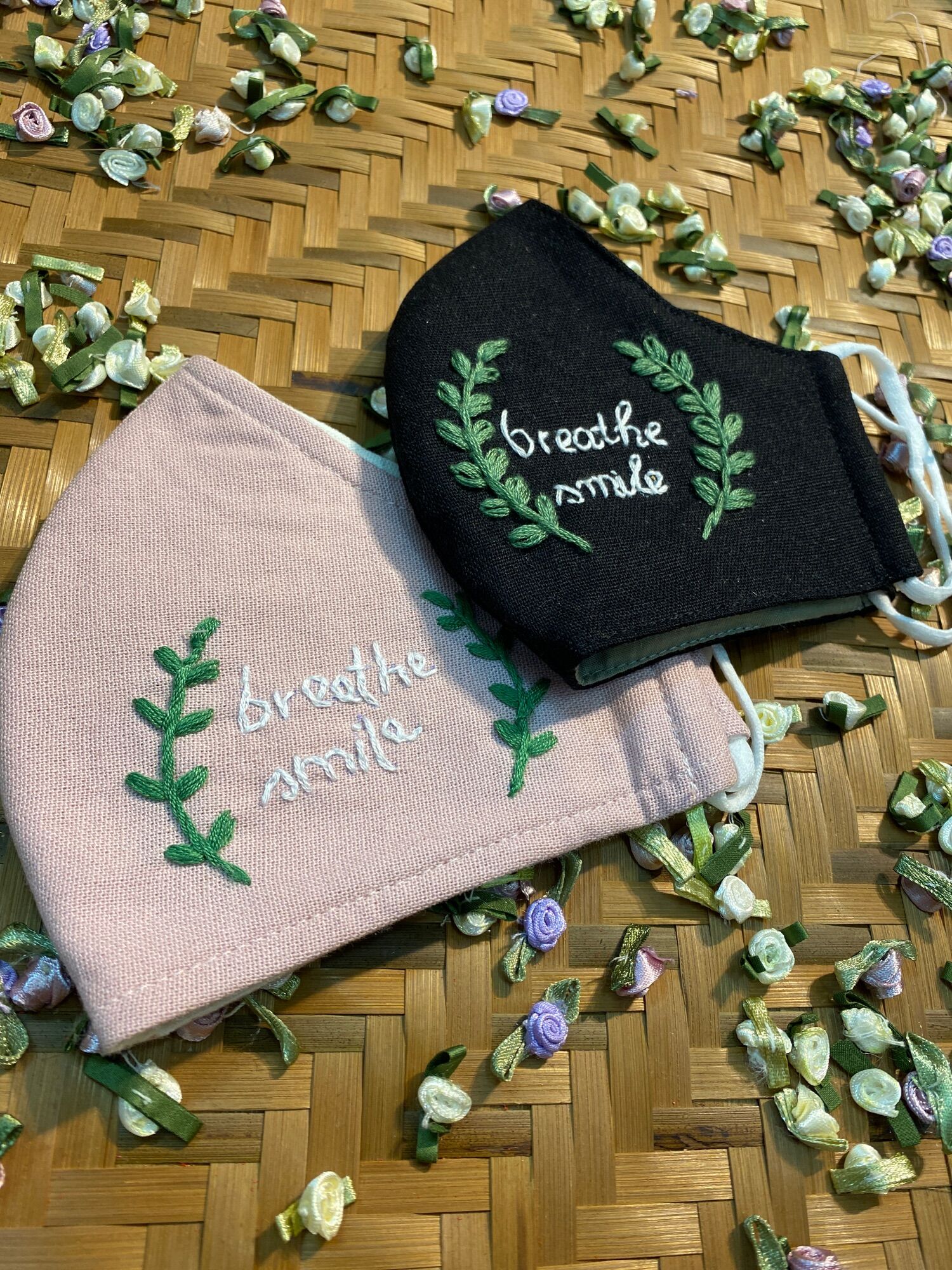 Combo 2 chiếc khẩu trang thêu tay vải linen (handmade by Pong)