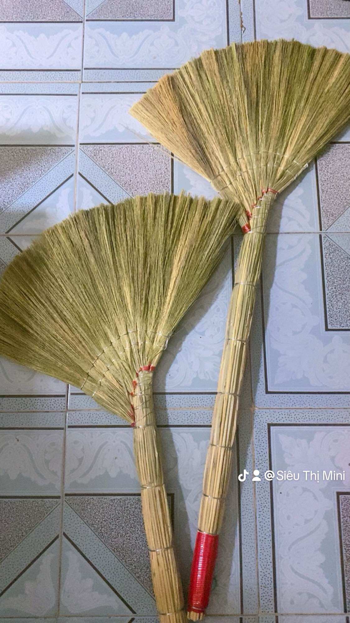 Chổi Quét Nhà Bông Cỏ Hàng Dày Quấn Kẽm Thiết Kế Đơn Giản Đồng Tre
