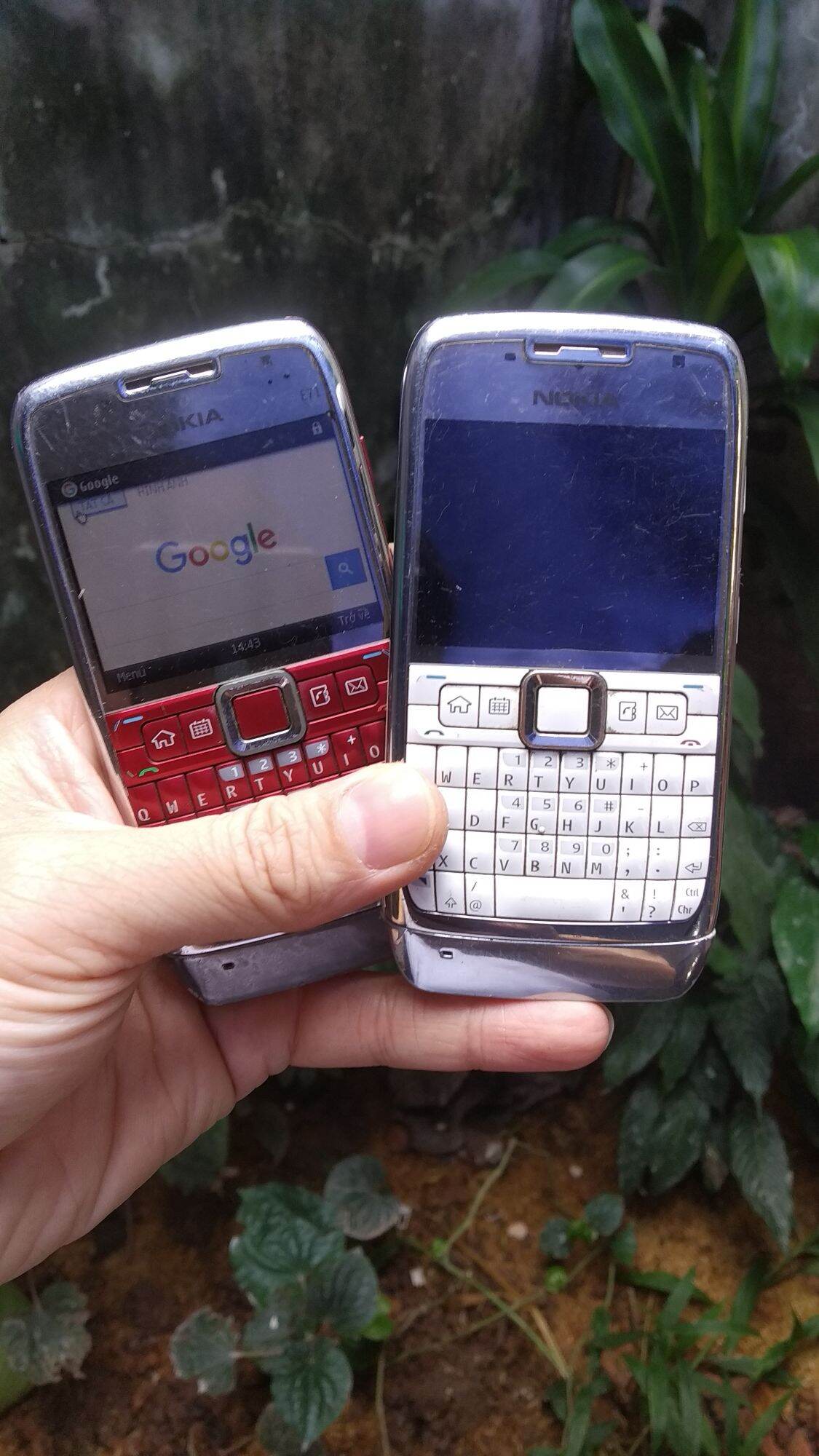 Điện thoại nokia E71 pin+sạc cũ zin chính hãng chơi game java