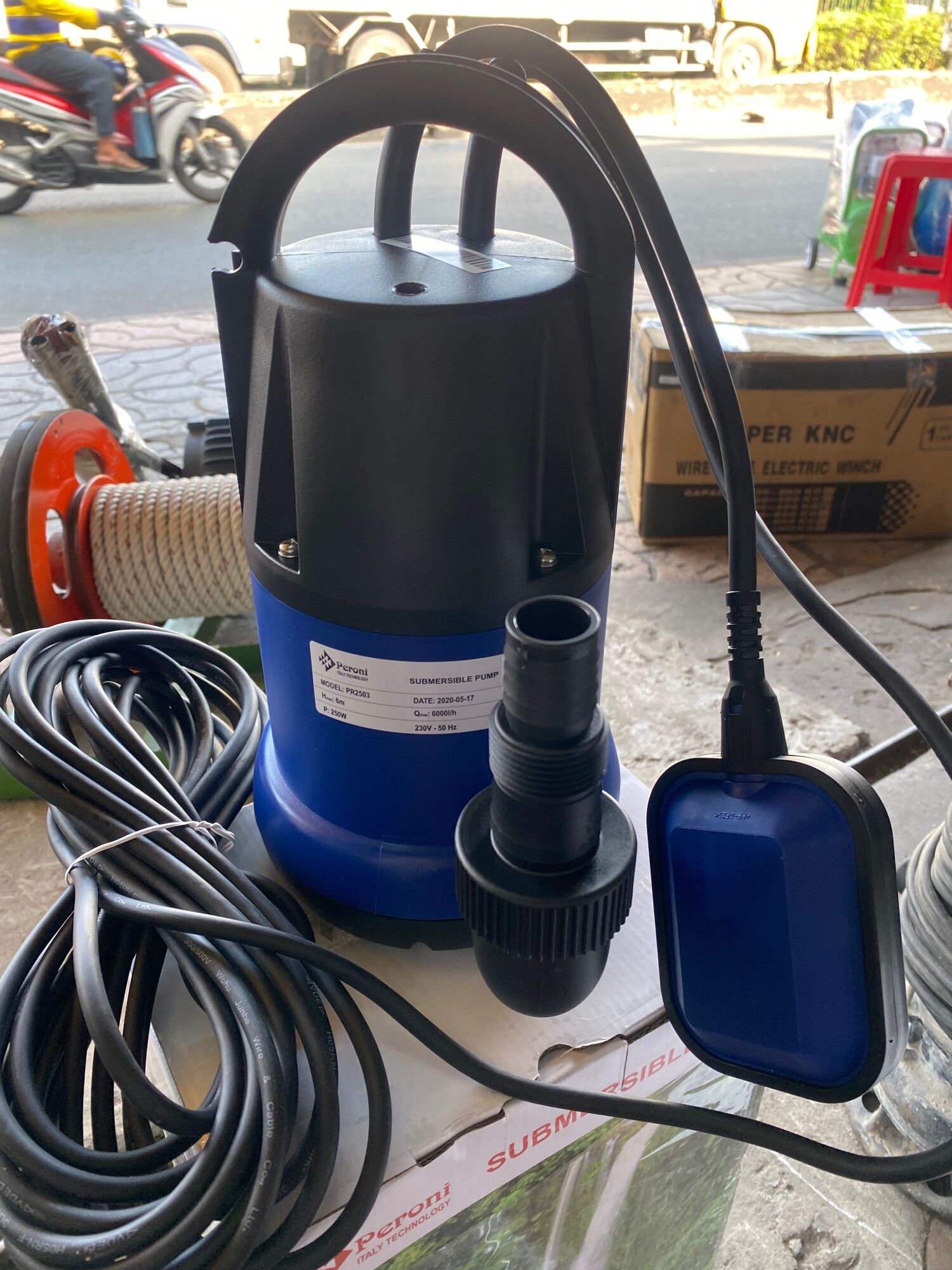 Bơm chìm, bơm thả dưới nước mini nhỏ gọn