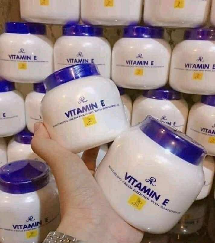 kem vitamin E nắp xanh thái