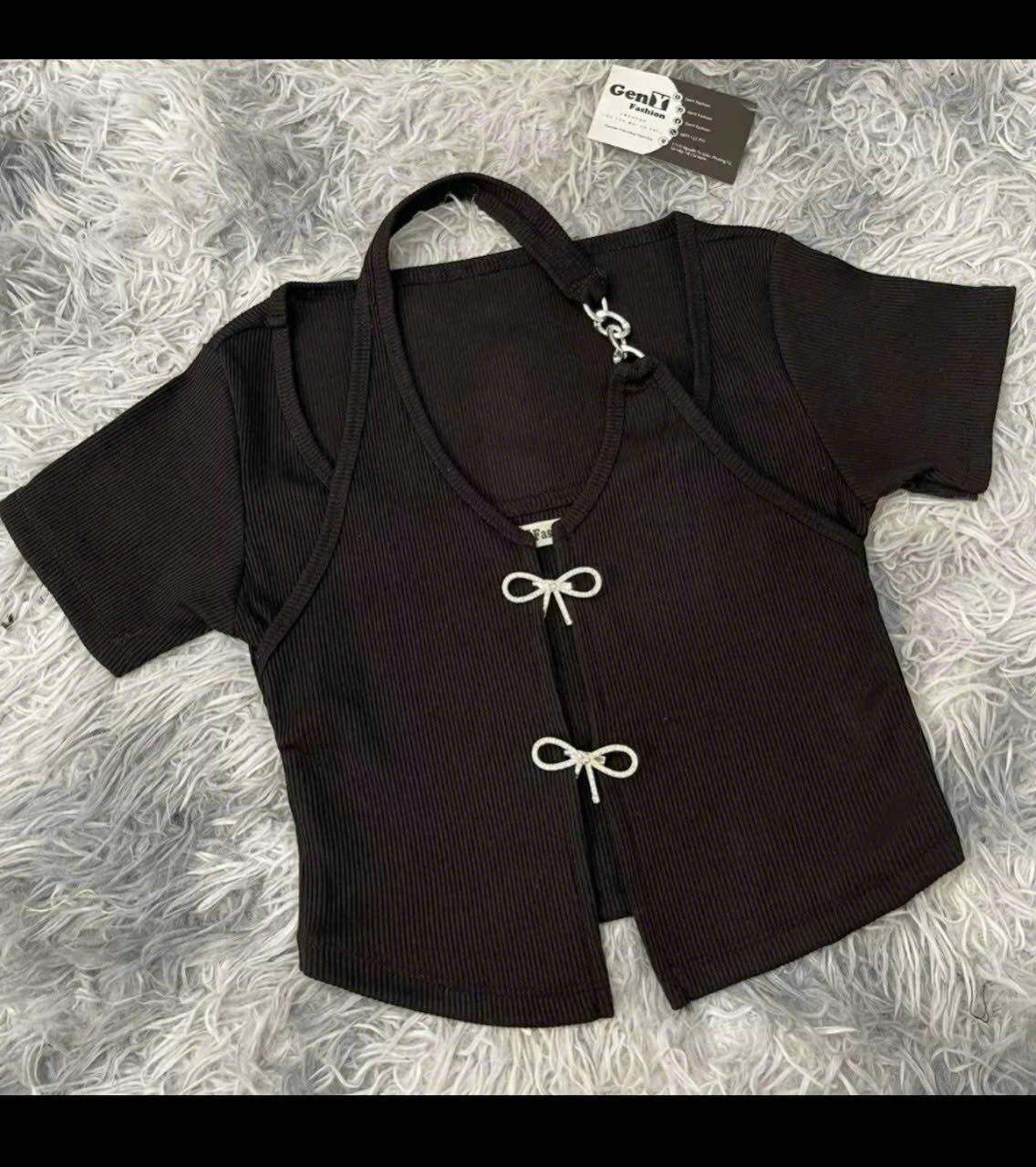 Áo Croptop Cổ Yếm Phối Cúc Nơ
