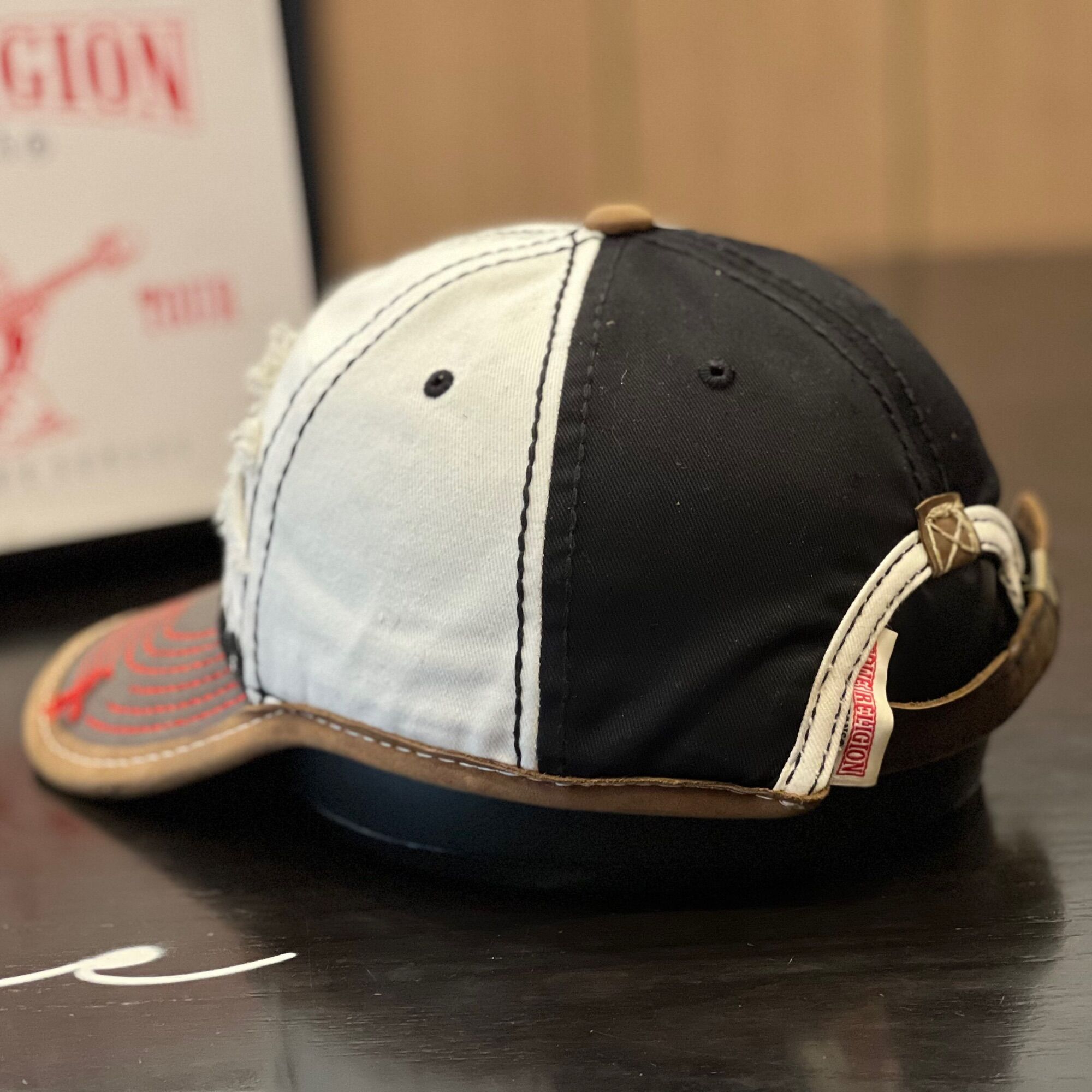 Nón ông địa cầm đàn Truereligion