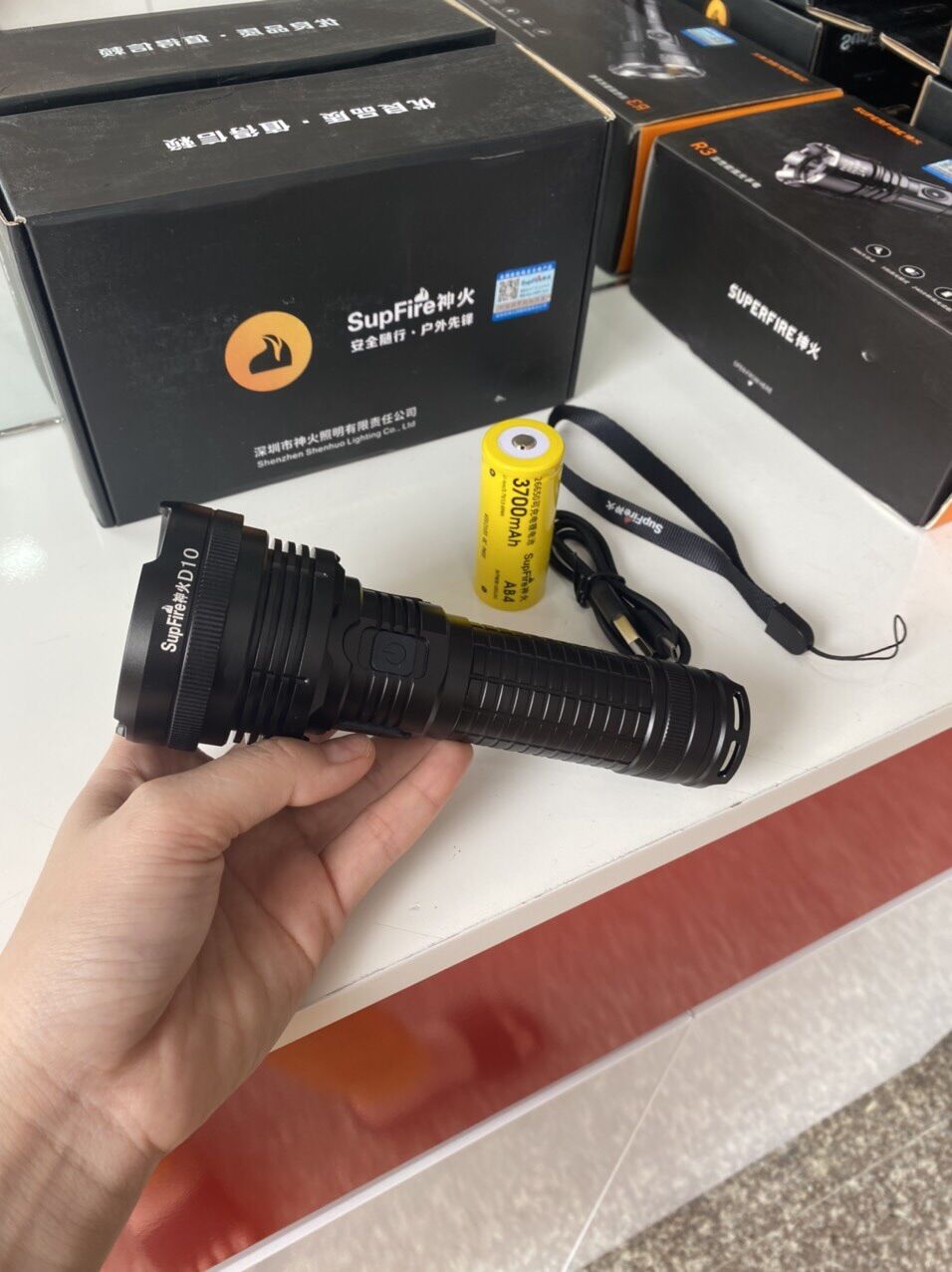 Đèn pin Supfire D10