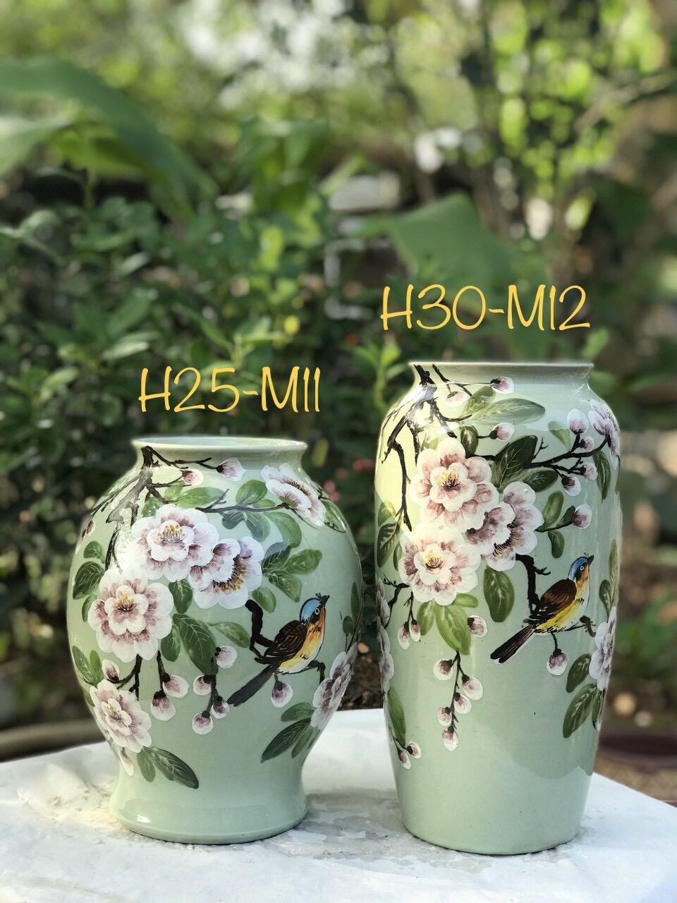 Bình cắm hoa. Gốm sứ Bát Tràng.