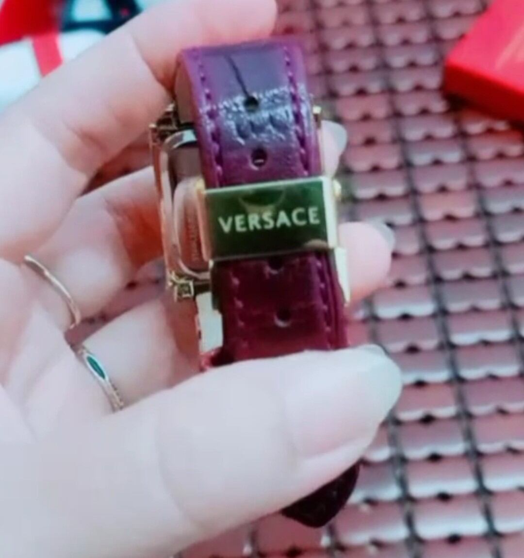 Đồng hồ nữ VERSACE tím cao cấp Thụy Sĩ