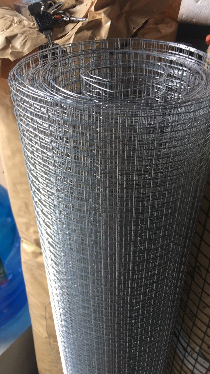 cuộn lưới sắt quây chuồng ô vuông 30m  ( khổ cao 1m- ô vuông 1cm và 2cm)