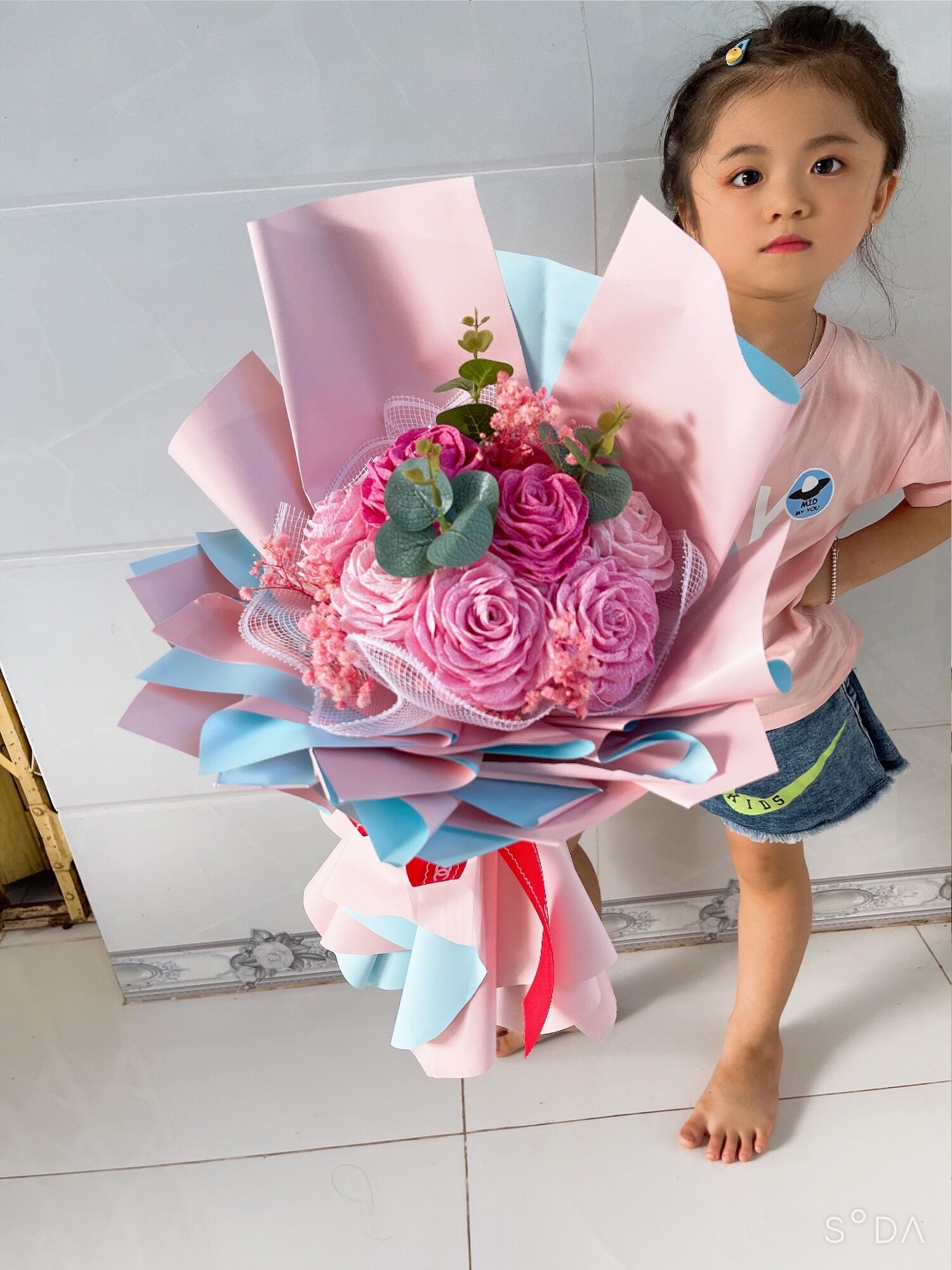 Hoa Hồng Giấy Nhún 9 bông kèm lá táo siêu xinh