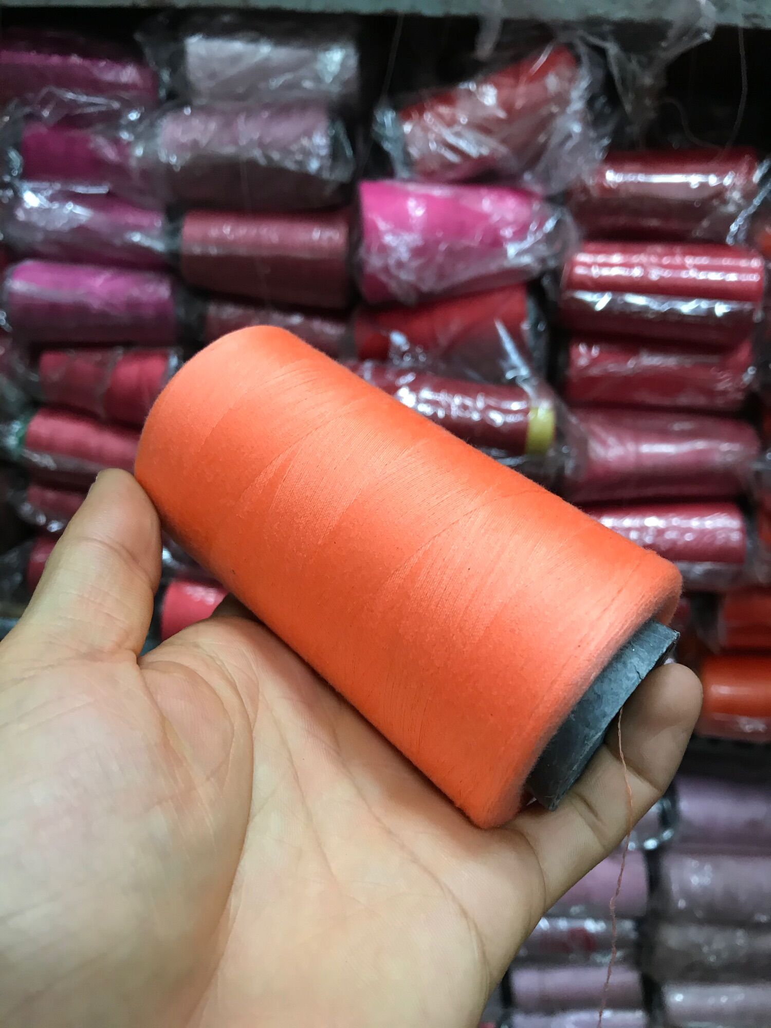 [HCM]Chỉ may màu cam hồng 40/2 - mã 110