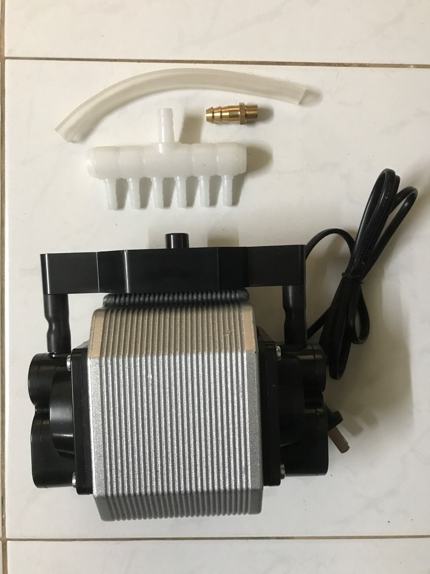 Máy Sủi Oxy Siêu Êm Resun AP-50 25W