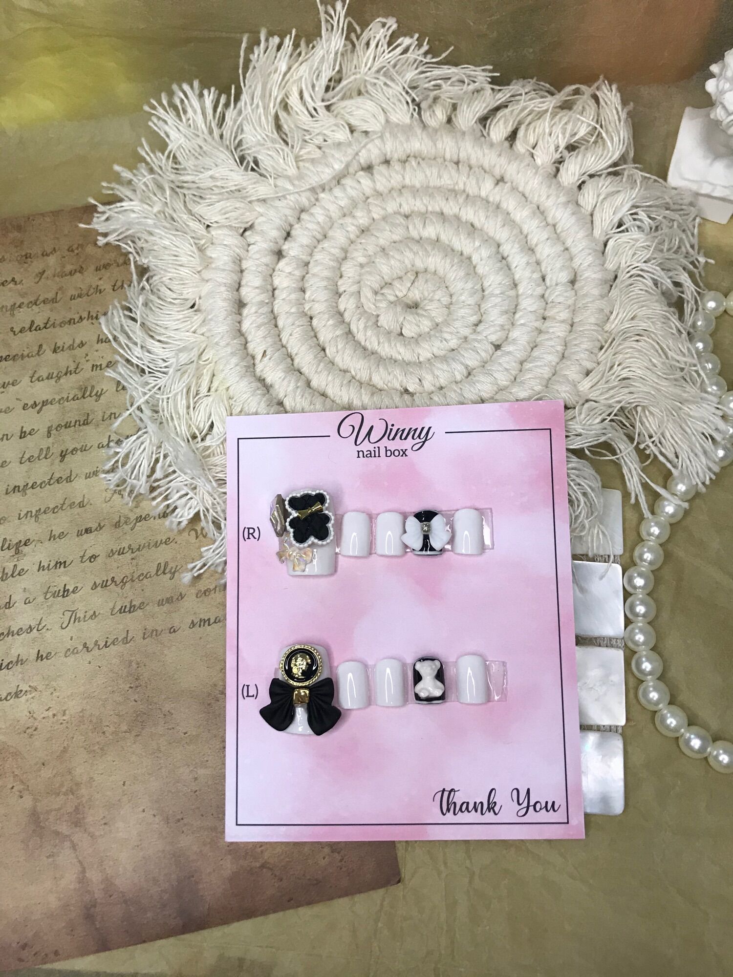 Nailbox móng up móng giả chân trắng đen nơ to