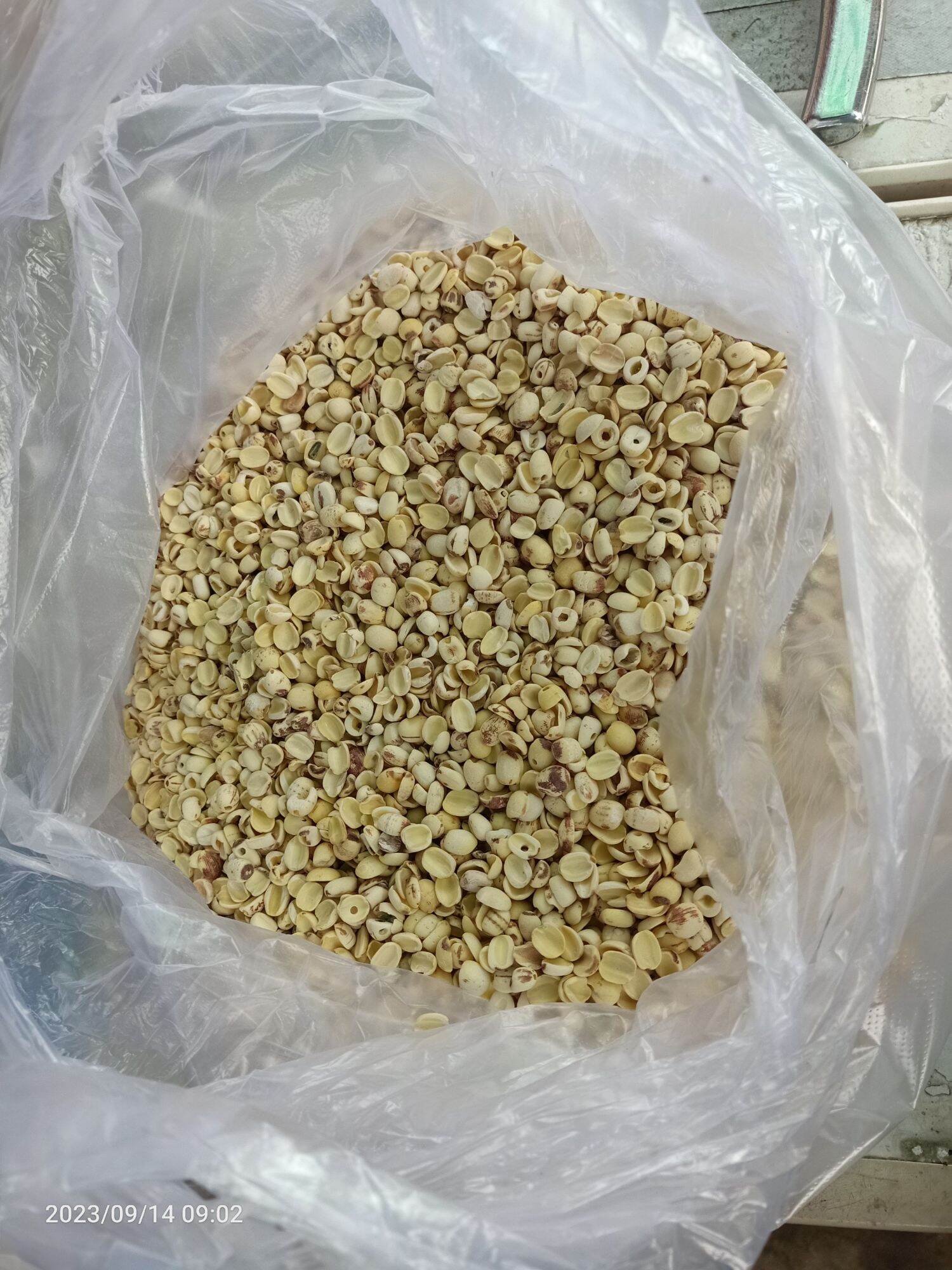 Hạt sen khô nữa hạt, 1kg (Đồng Tháp)