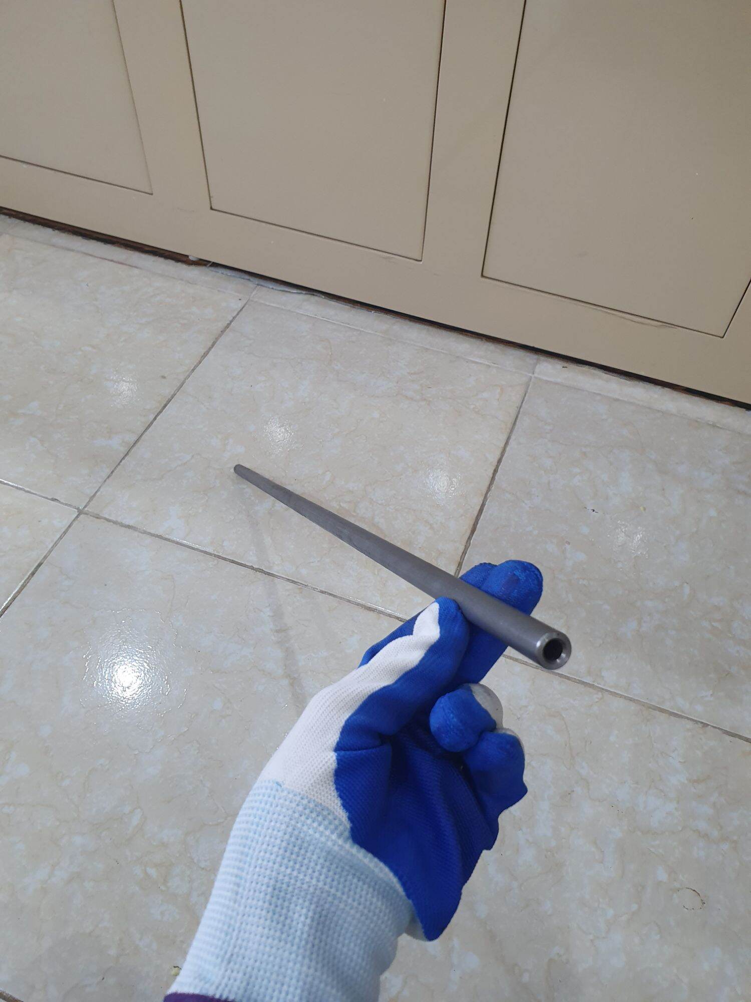 Ống thép đúc phi 12 lỗ 6.4 siêu đẹp (Kích thước 12*6.4*700mm)