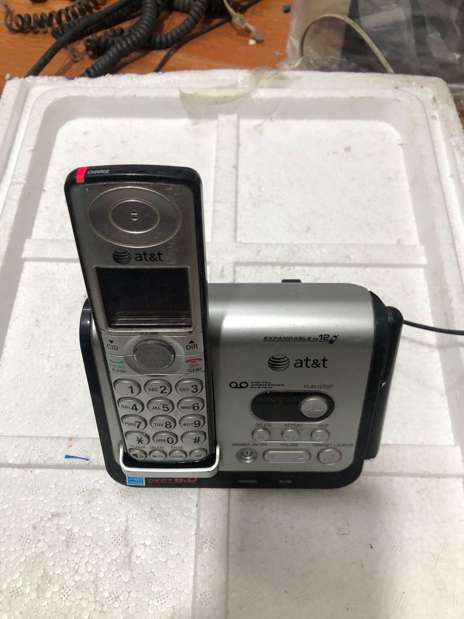 Điện thoại mẹ bồng con AT&T