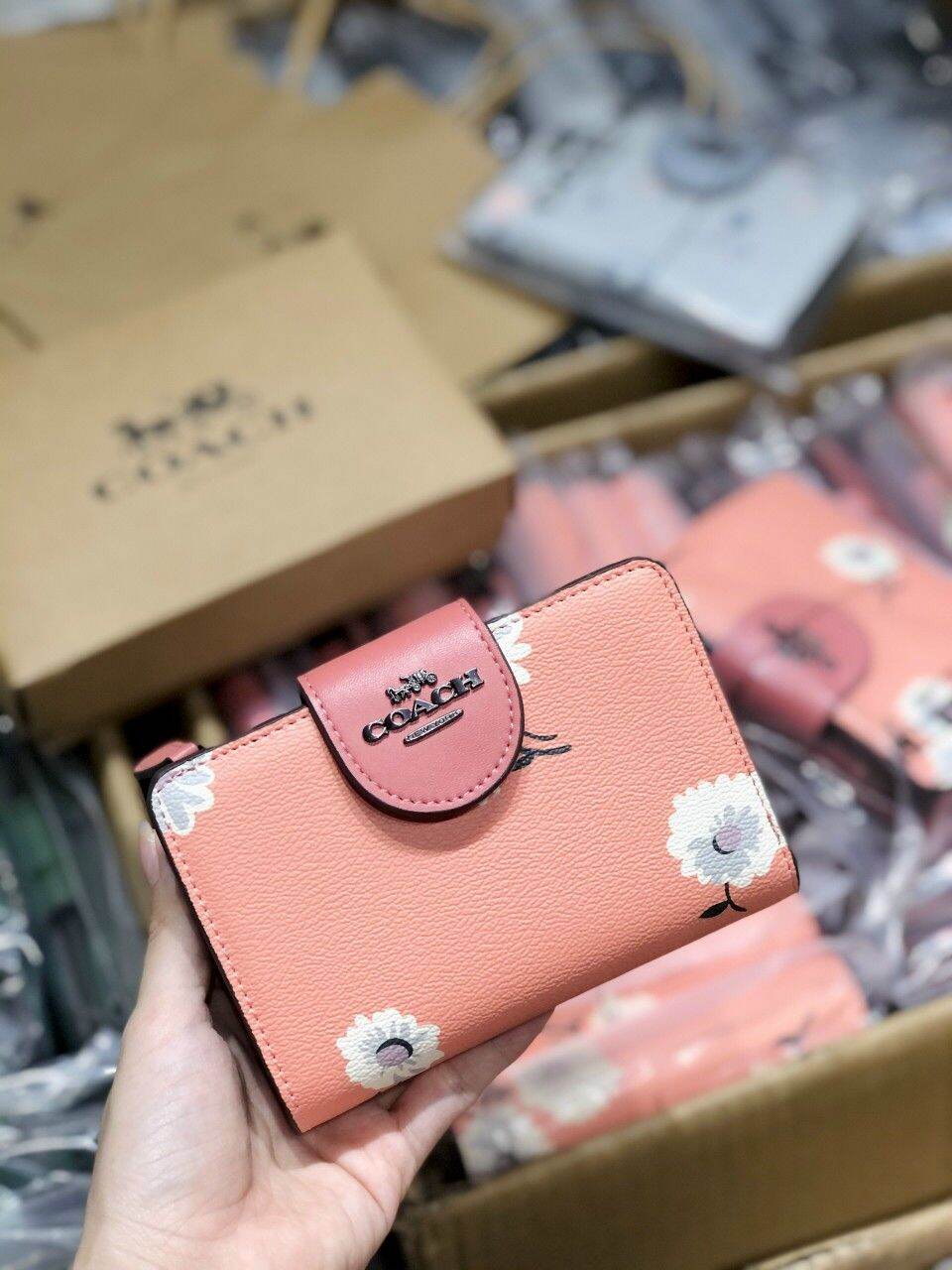 VÍ COAC*H GÀI MEDIUM CORNER ZIP SIÊU XINH