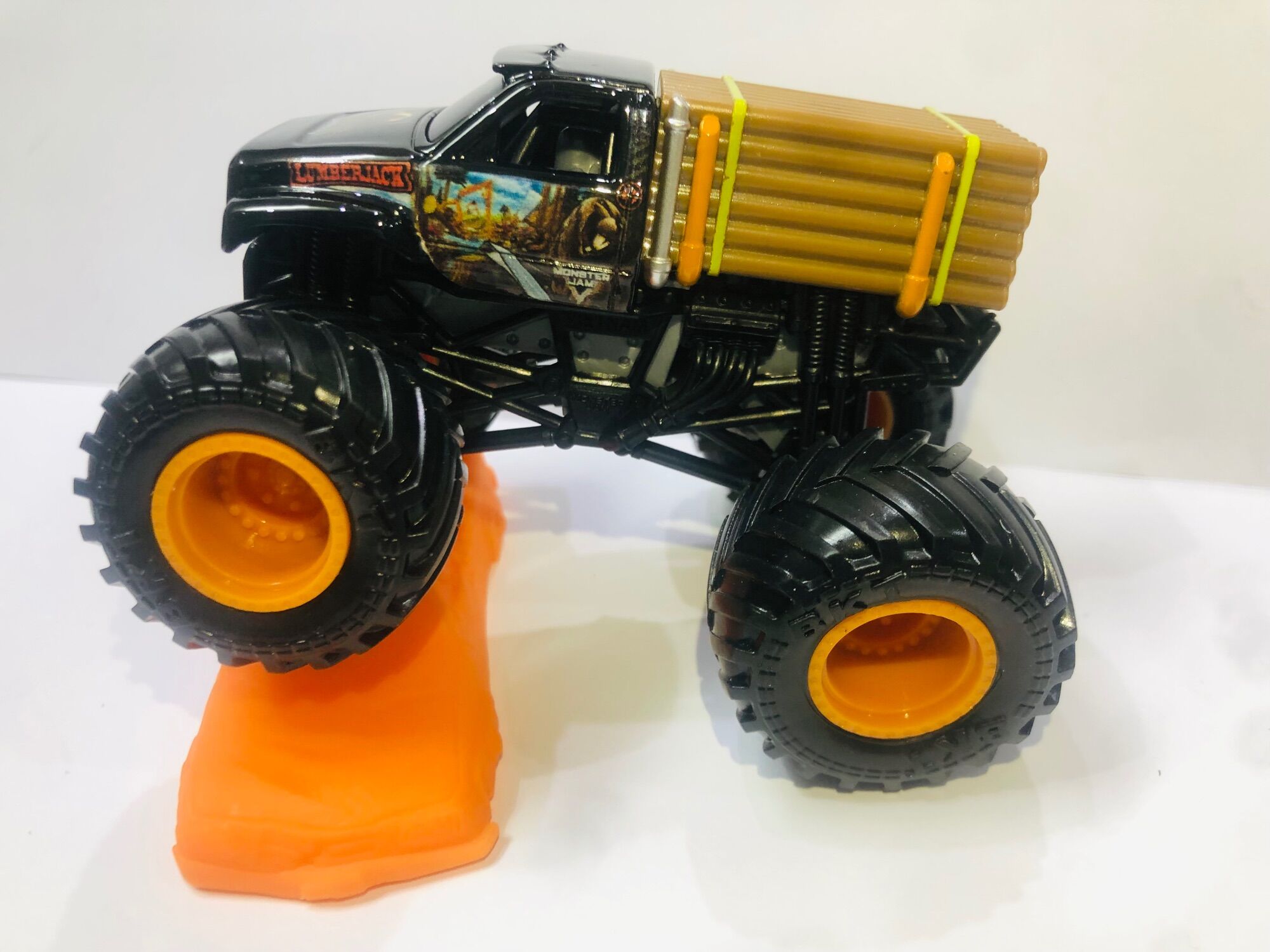 Xe Monster Jam numberjack + gờ chắn vàng fullbox
