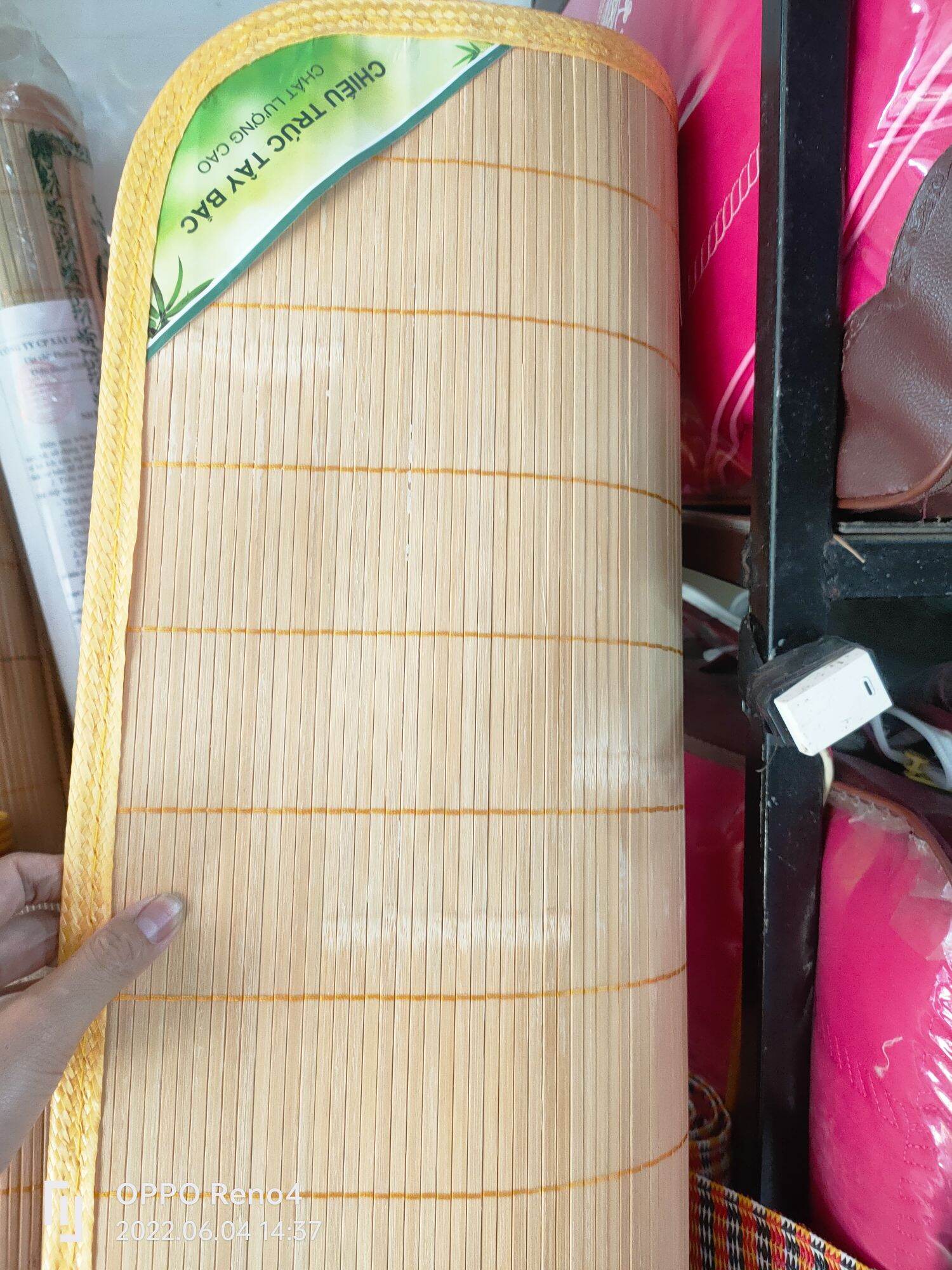Chiếu trúc tây bắc hàng Việt Nam, vừa bền vừa mat, lại tiên lợi.kt 2mx2.2m giá 350000i