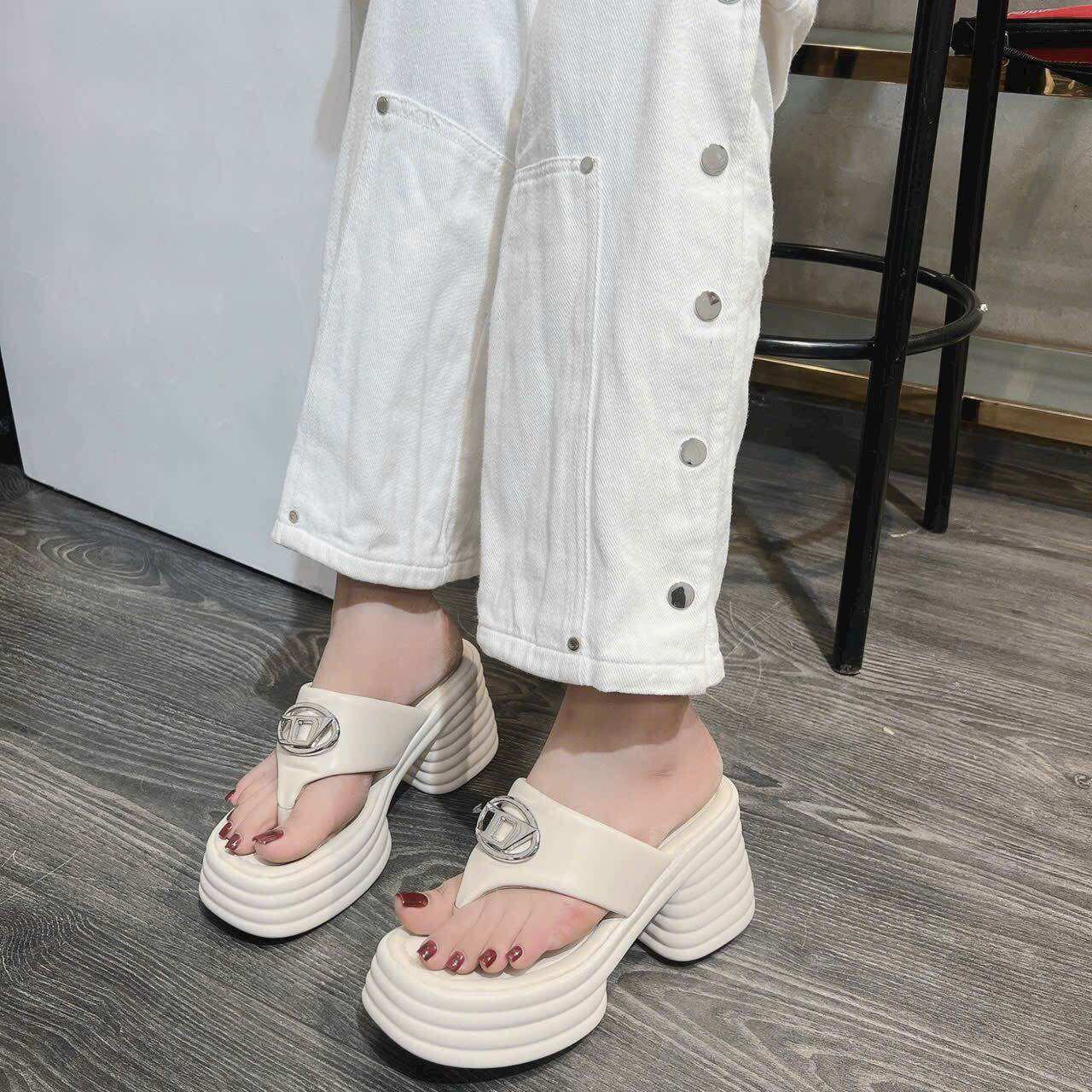 Dép xuồng kẹp D cao 8 phân da mềm êm