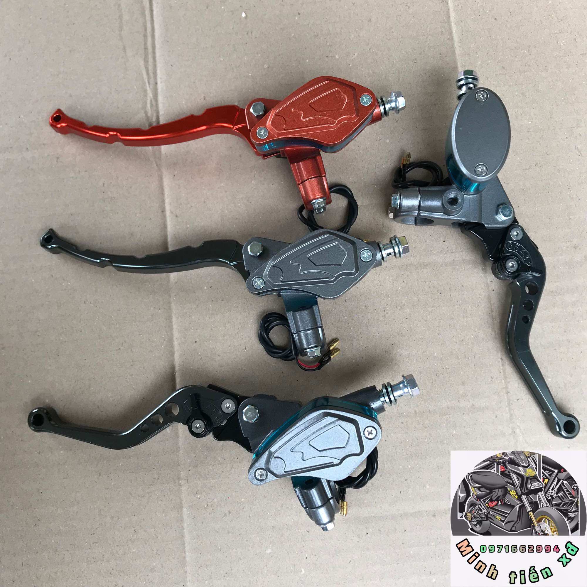 Củ phanh dầu trên xe điện xmen bên phải phanh trước