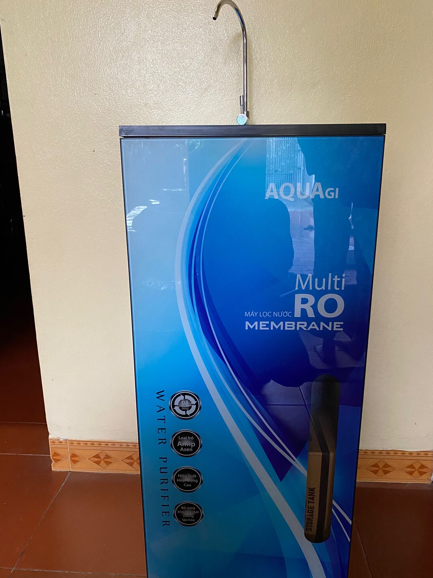 [Voucher 7% Max 800K] Máy lọc nước RO Aqua 9 cấp lọc có vỏ tủ kính cường lực 4d