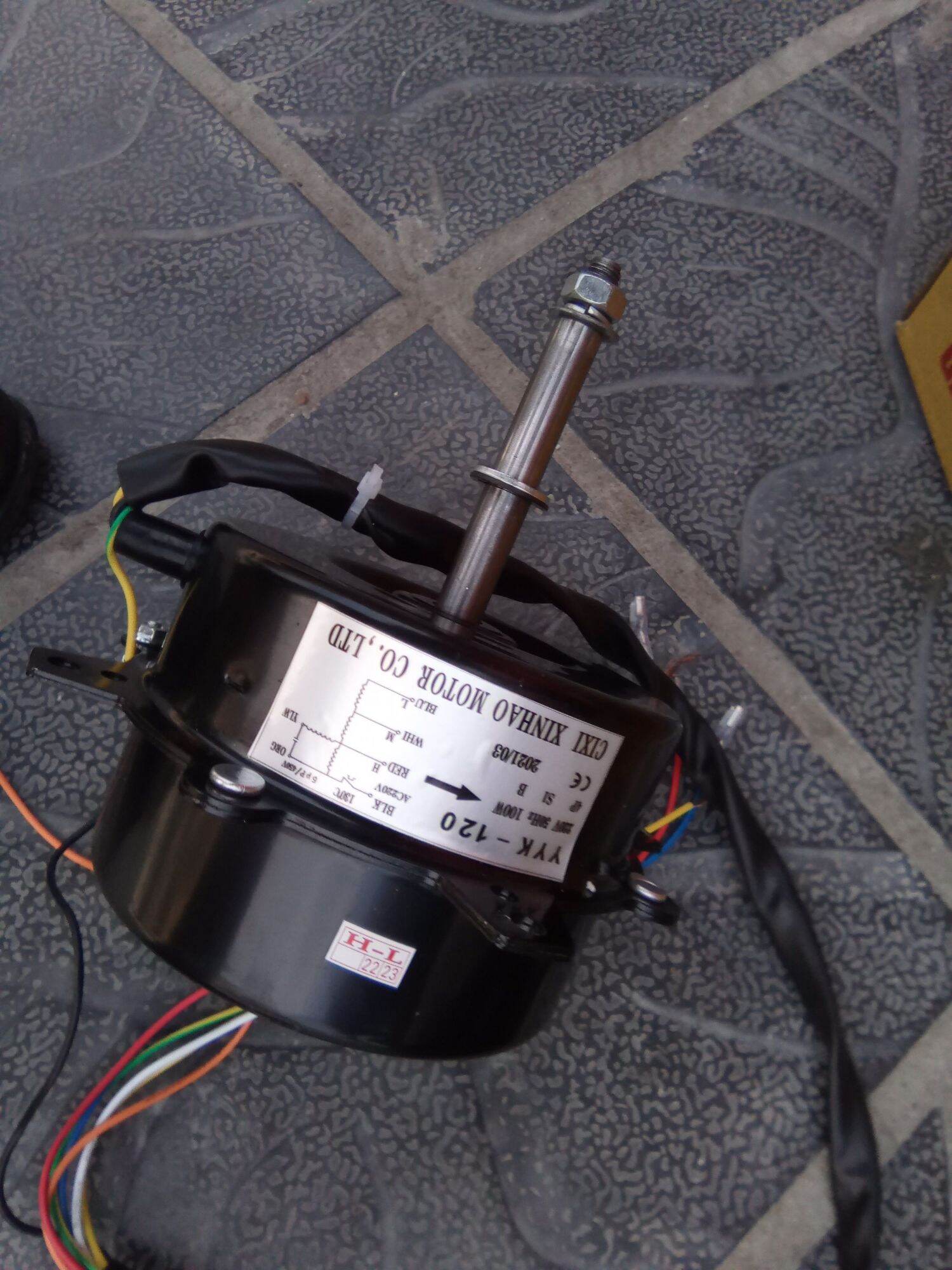 Mô tơ quat điều hòa  100w, model YYHS-100 Quay thuan, 220VAC, 0.6A, tốc độ 1250 vòng/phút tụ 3UF