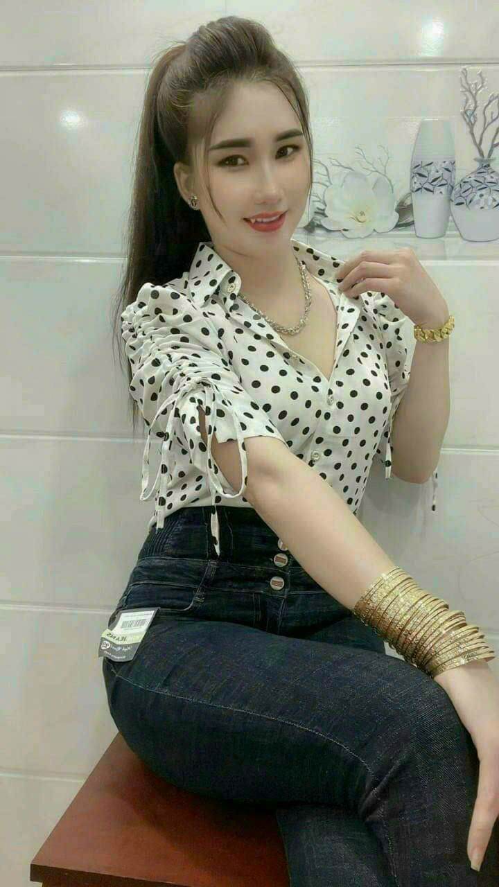 Áo sơ mi nữ. chấm bi tay rút