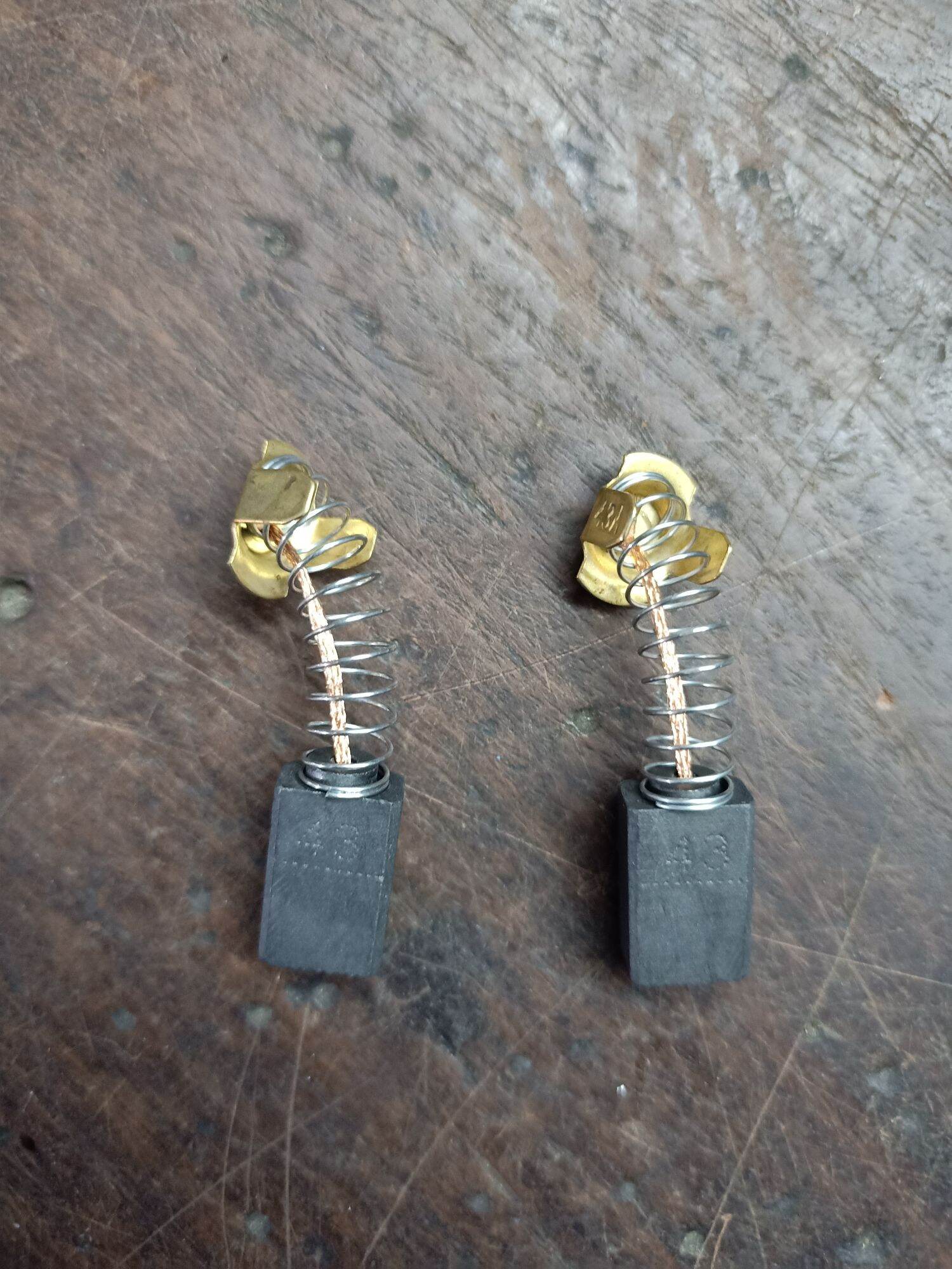 0CHỔI THAN 43 (7mm x 11mm x 16mm)