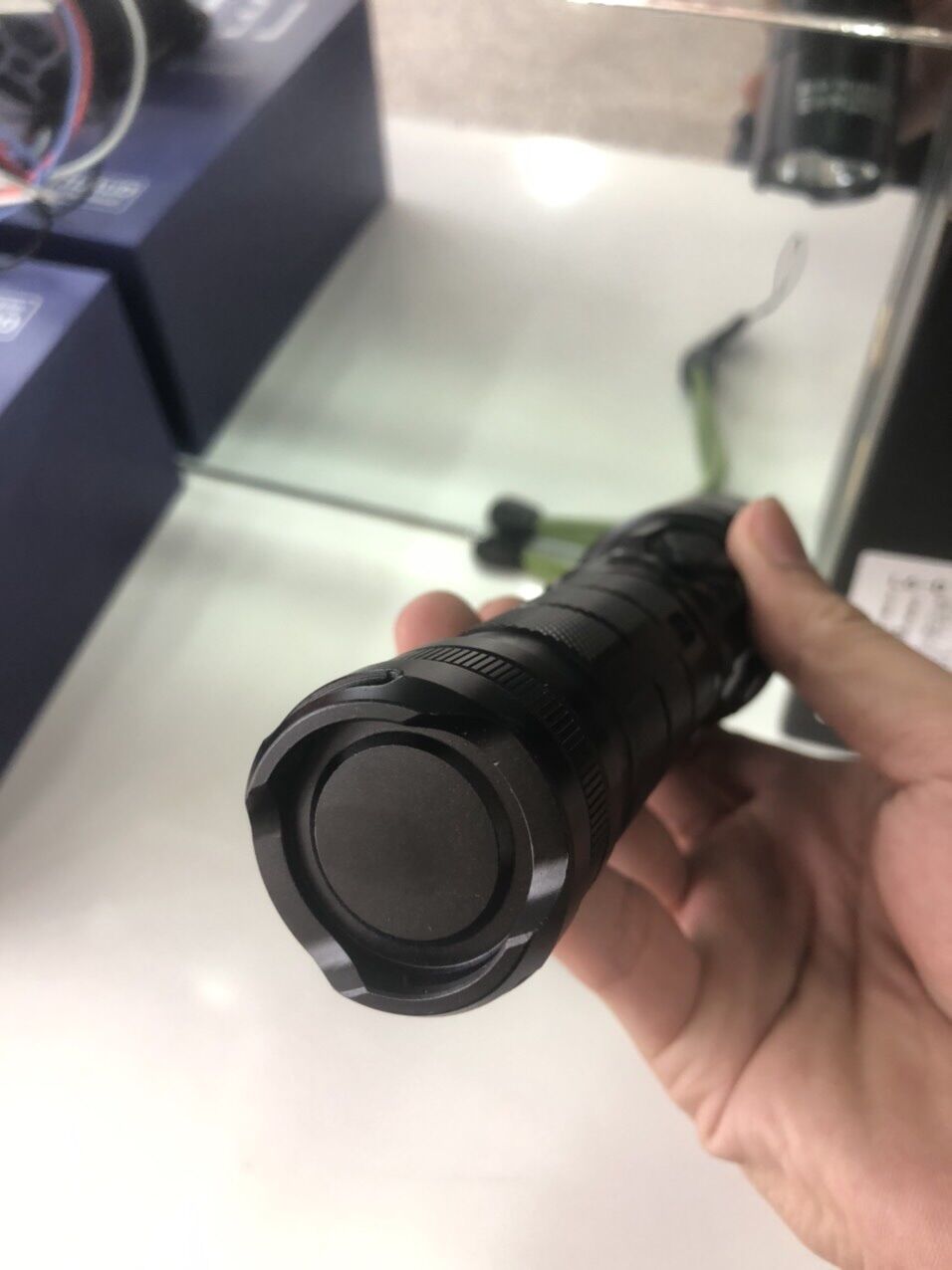 Đèn pin Supfire L6-D.