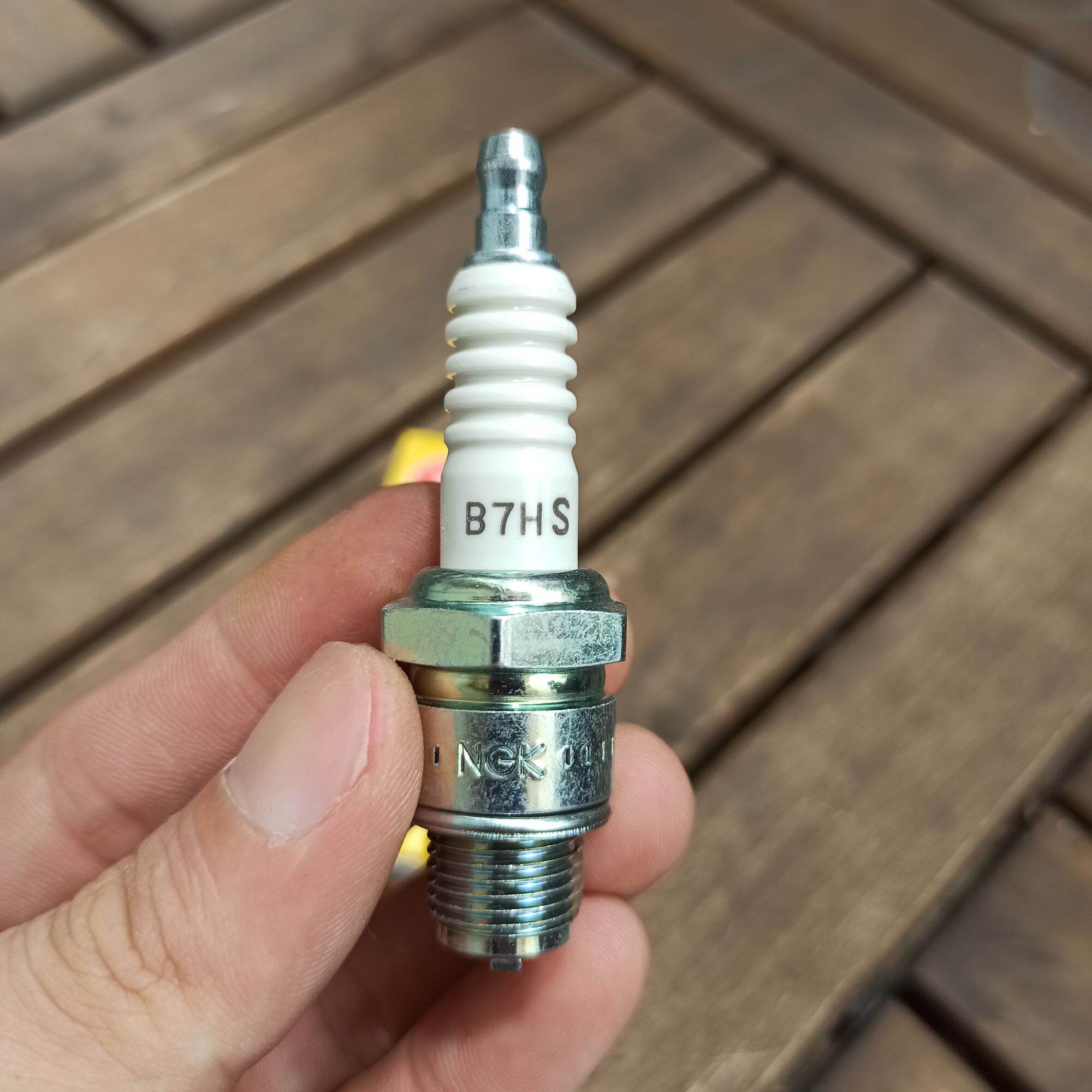 Bugi NGK niken - B7HS ( chân ngắn, 14mm)
