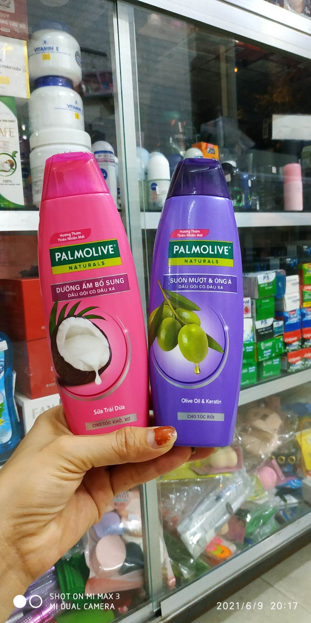 [Hcm]Dầu Gội Có Dầu Xả Palmolive Suôn Mượt Và Óng Ả Chiết Xuất Trái Dừa Và Đậu Nành (180Ml)