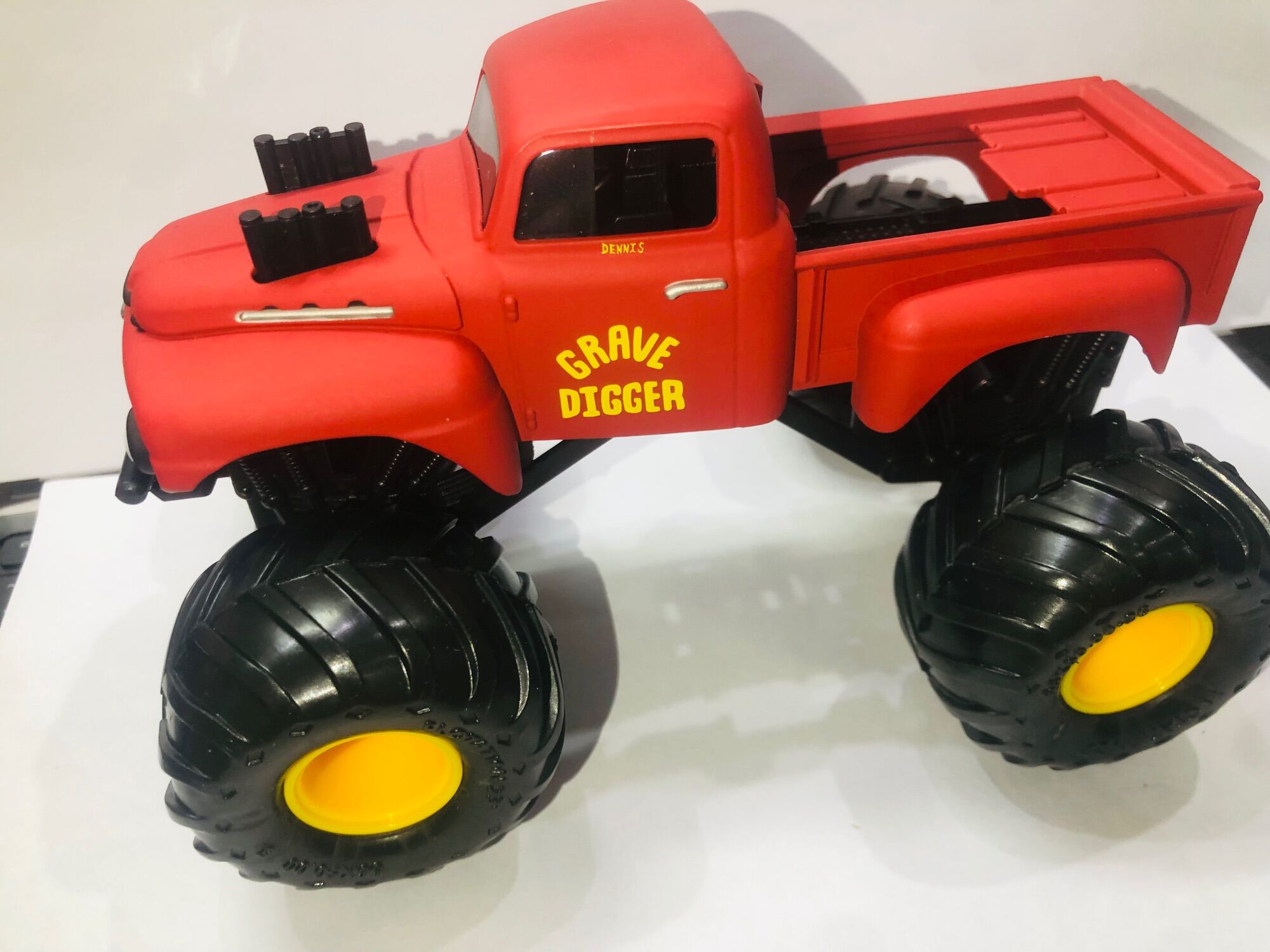 Xe Monster Jam mẫu Grave Digger màu đỏ size 1:24