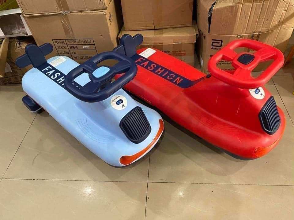 Xe lắc cho bé có nhạc & đèn nháy
